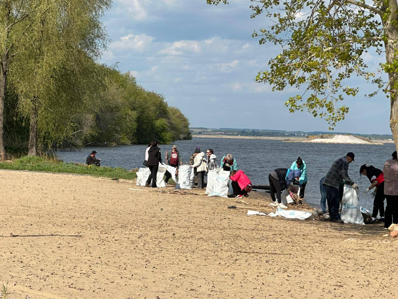 Участники экоакции в Татарстане собрали с берегов Камы более 370 мешков мусора