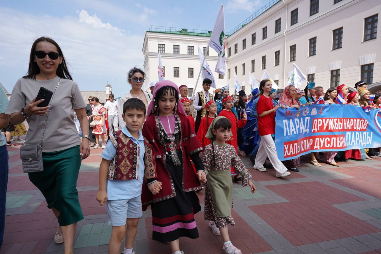 В Казанском Кремле стартовал «Парад дружбы народов» — фото