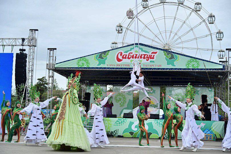 Минниханов посетил Сабантуй в Якутске: Праздник проходит на земле наших братьев