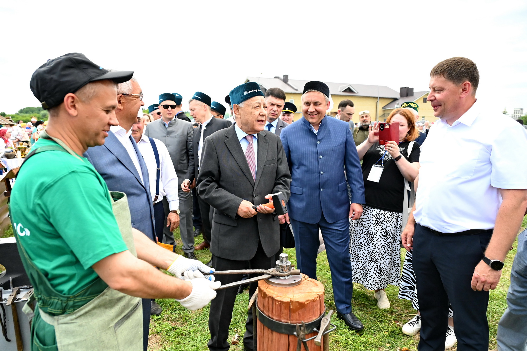 Мухаметшин посетил Сабантуй в селе Усады Высокогорского района