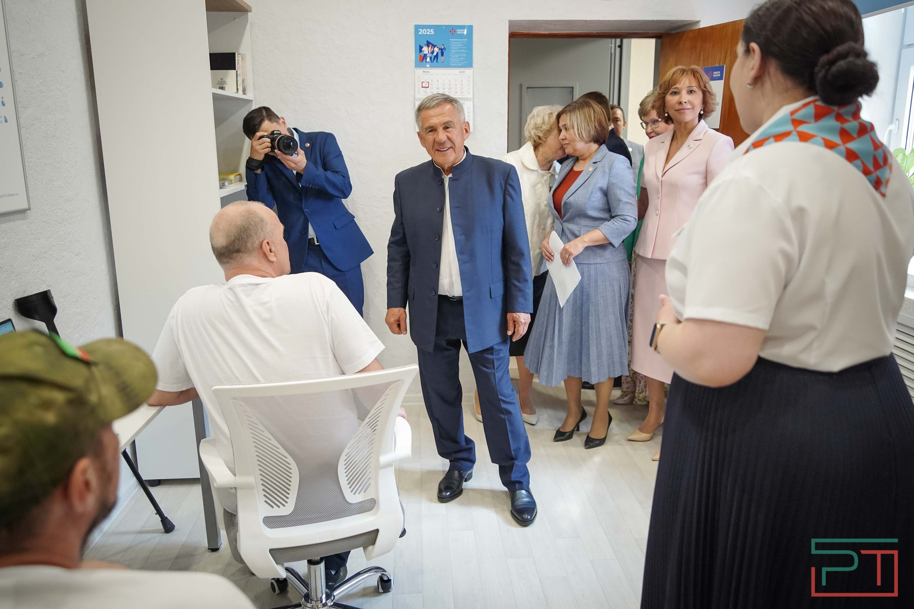 «Вы – наш главный защитник»: Минниханова попросили принять участие в выборах Раиса РТ