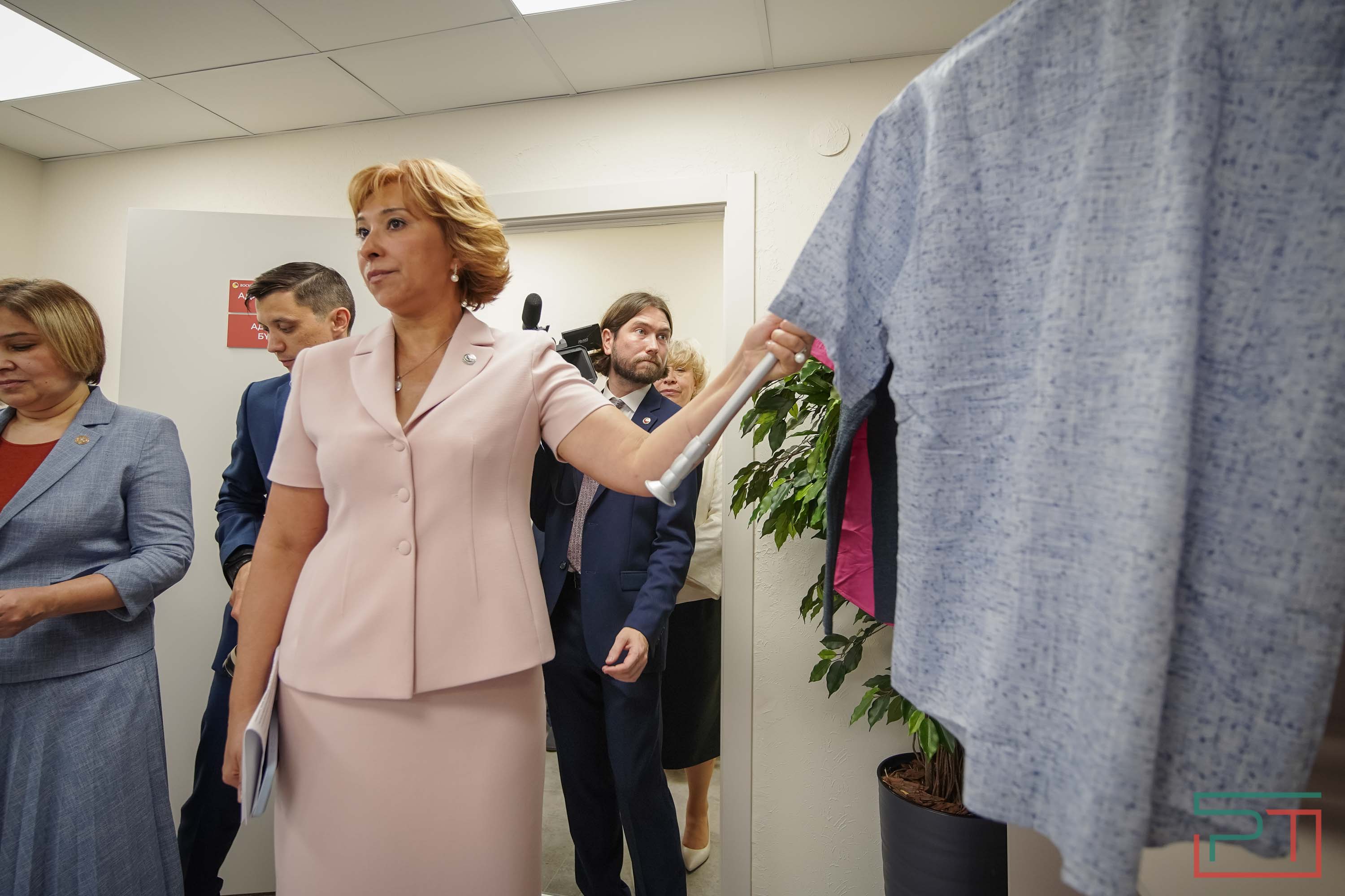 «Вы – наш главный защитник»: Минниханова попросили принять участие в выборах Раиса РТ