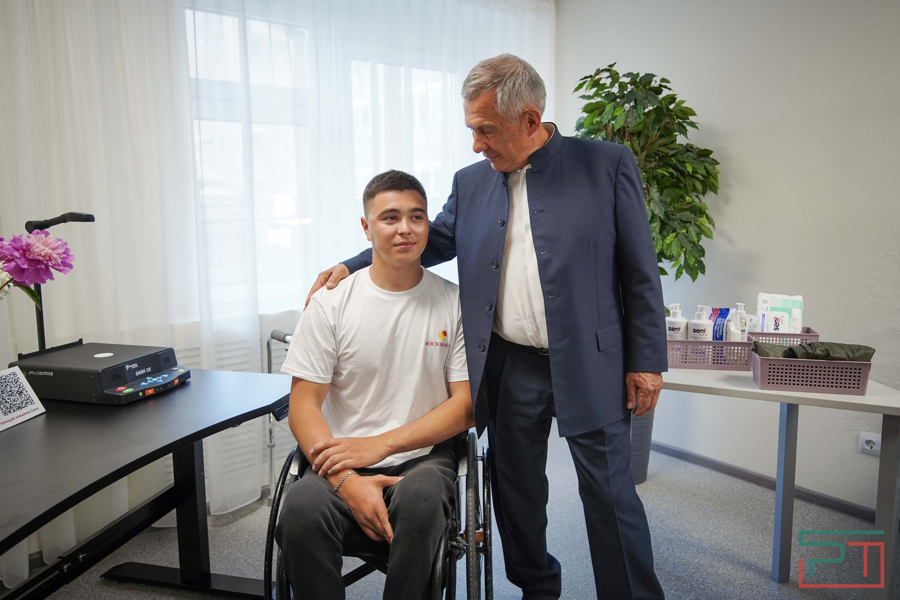 «Вы – наш главный защитник»: Минниханова попросили принять участие в выборах Раиса РТ