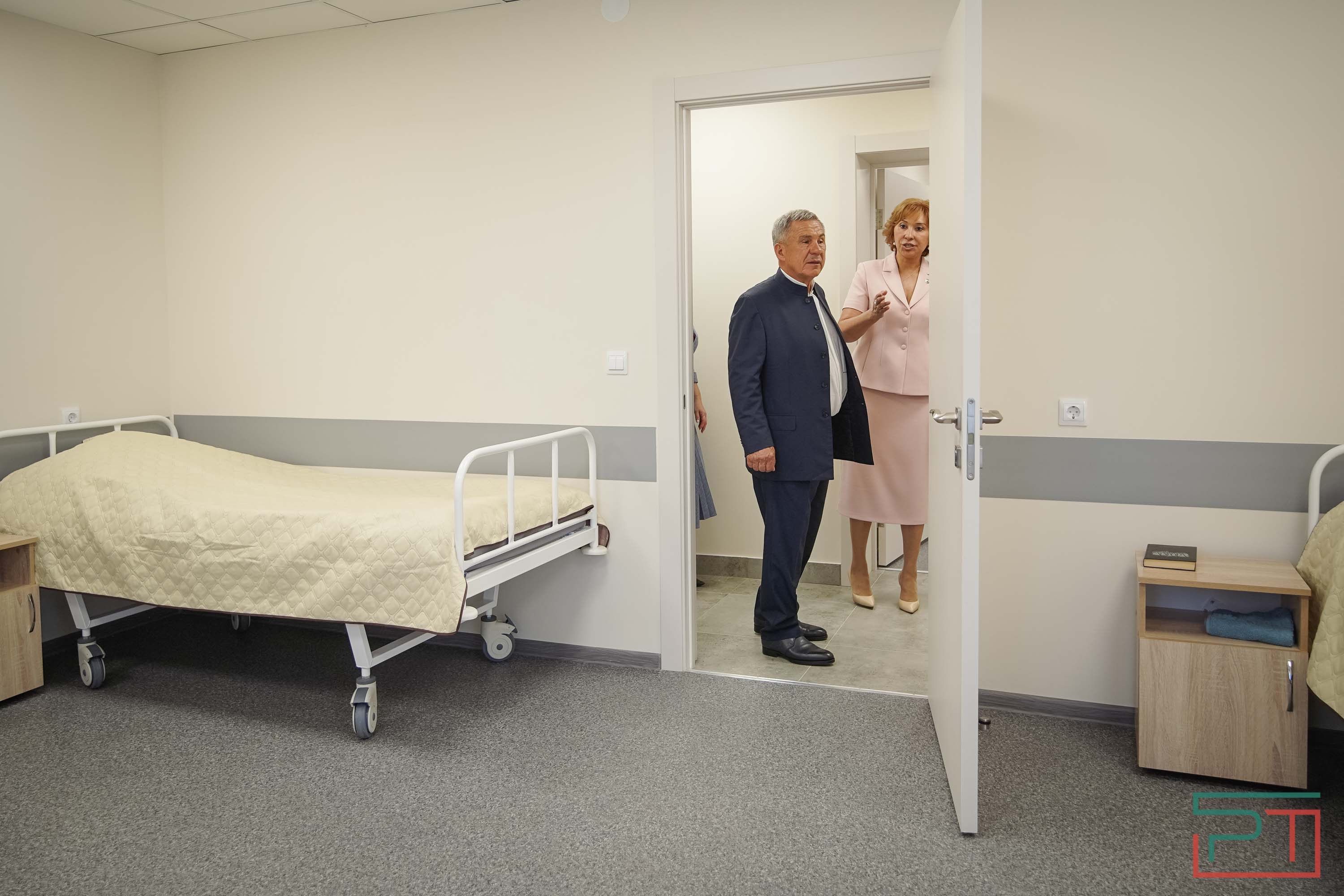 «Вы – наш главный защитник»: Минниханова попросили принять участие в выборах Раиса РТ