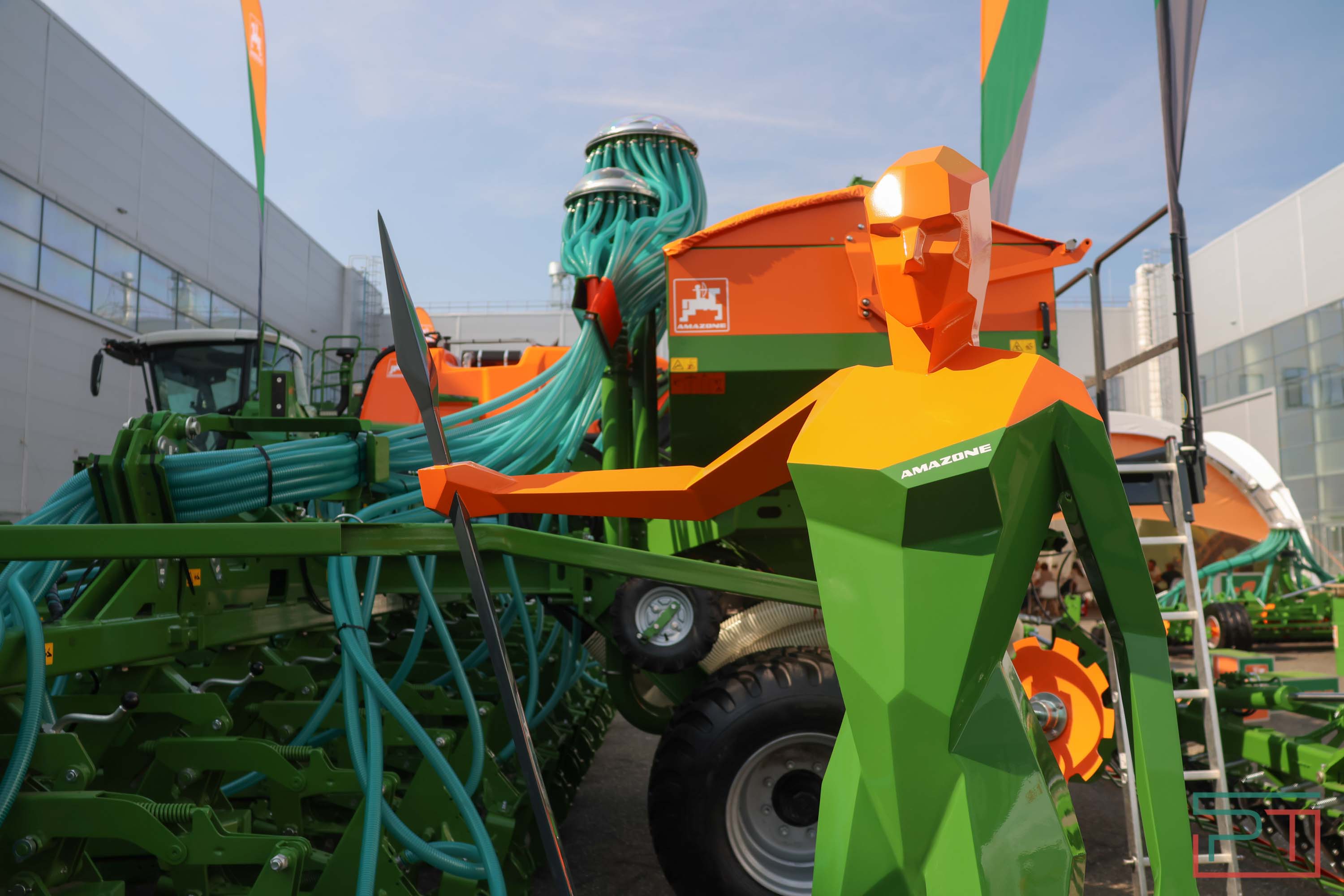 «Агроволга-2025» в Казани: и машины подарили, и интернет в селах запустили