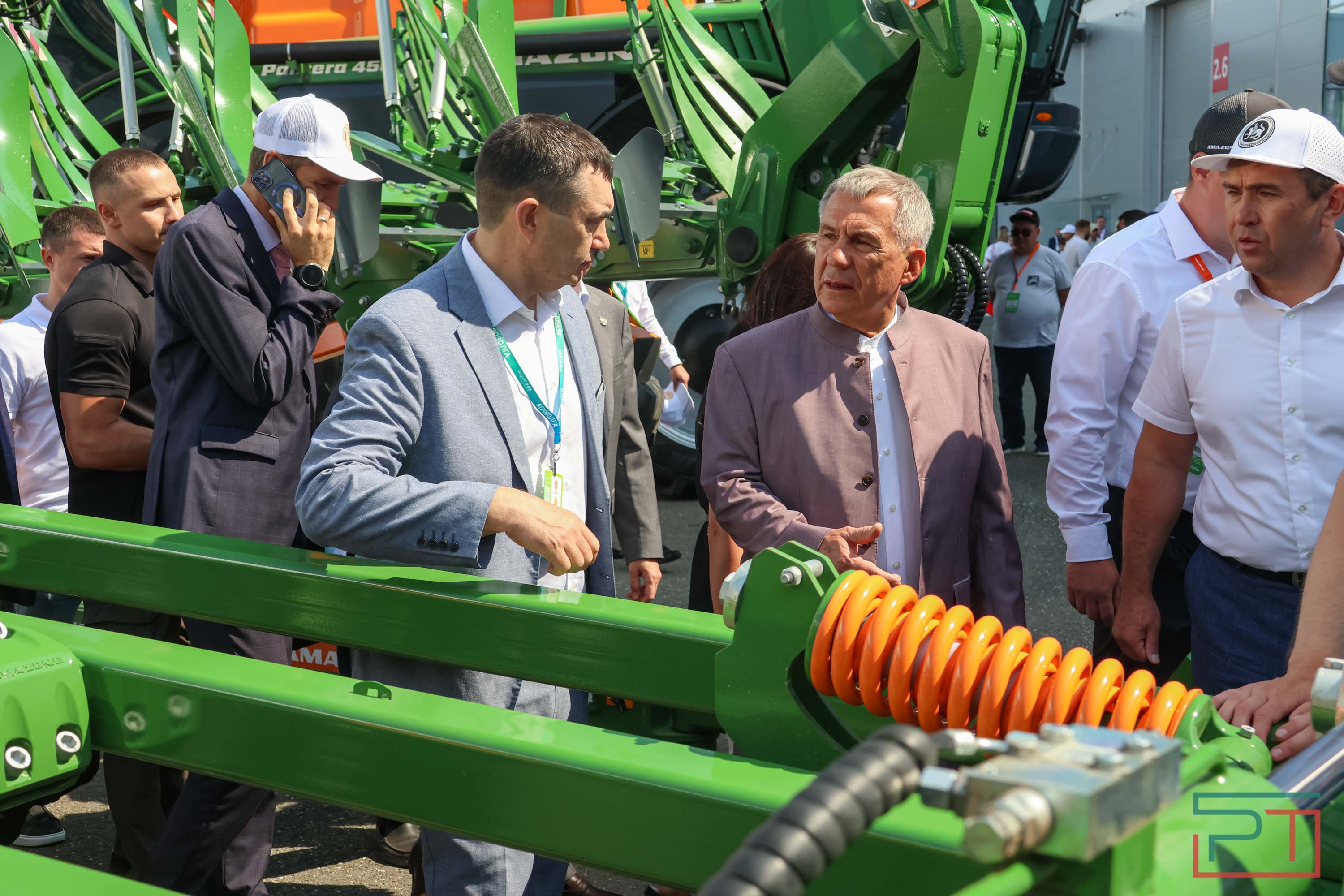 «Агроволга-2025» в Казани: и машины подарили, и интернет в селах запустили