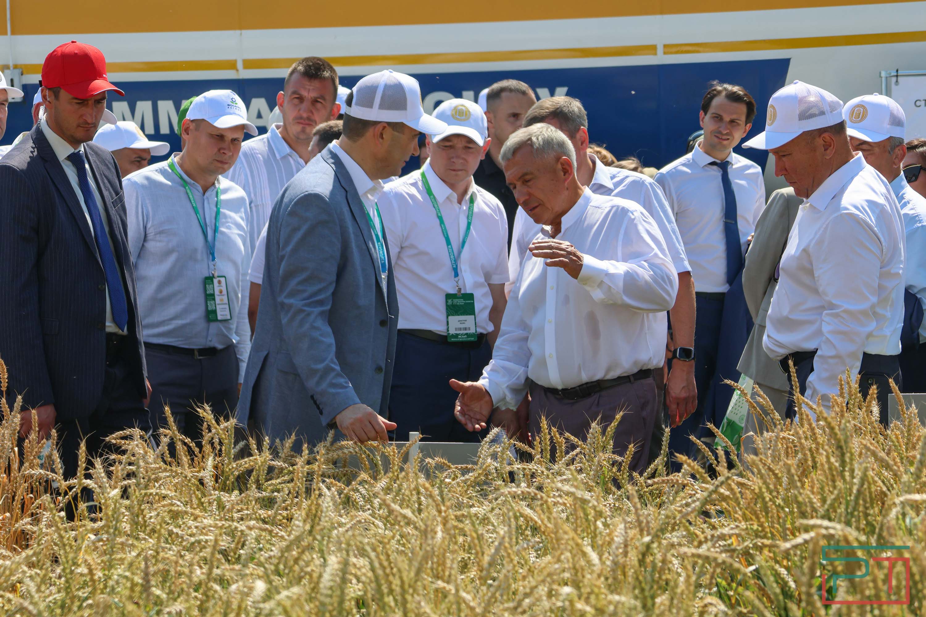 «Агроволга-2025» в Казани: и машины подарили, и интернет в селах запустили