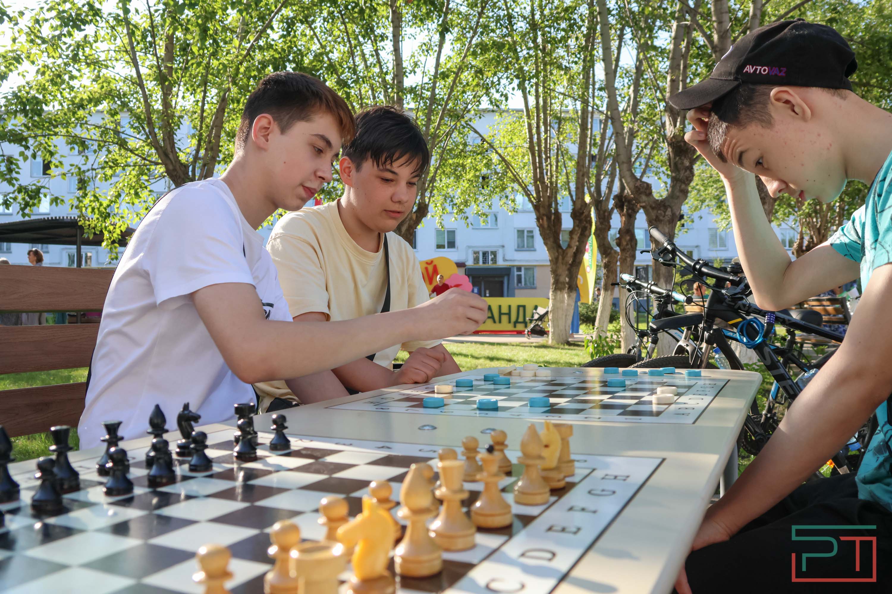 Рустам Минниханов принял участие в празднике двора в Набережных Челнах