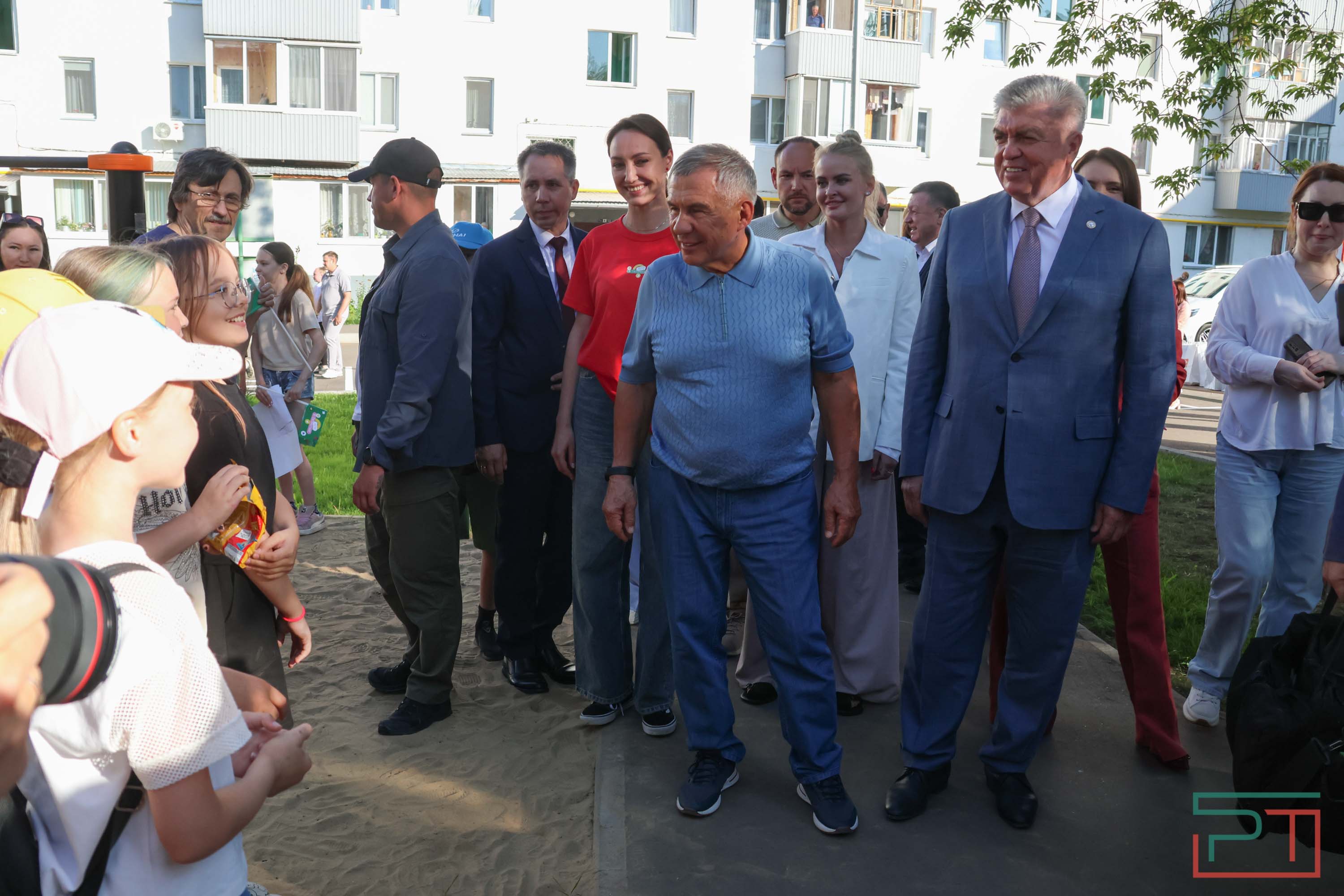 Рустам Минниханов принял участие в празднике двора в Набережных Челнах