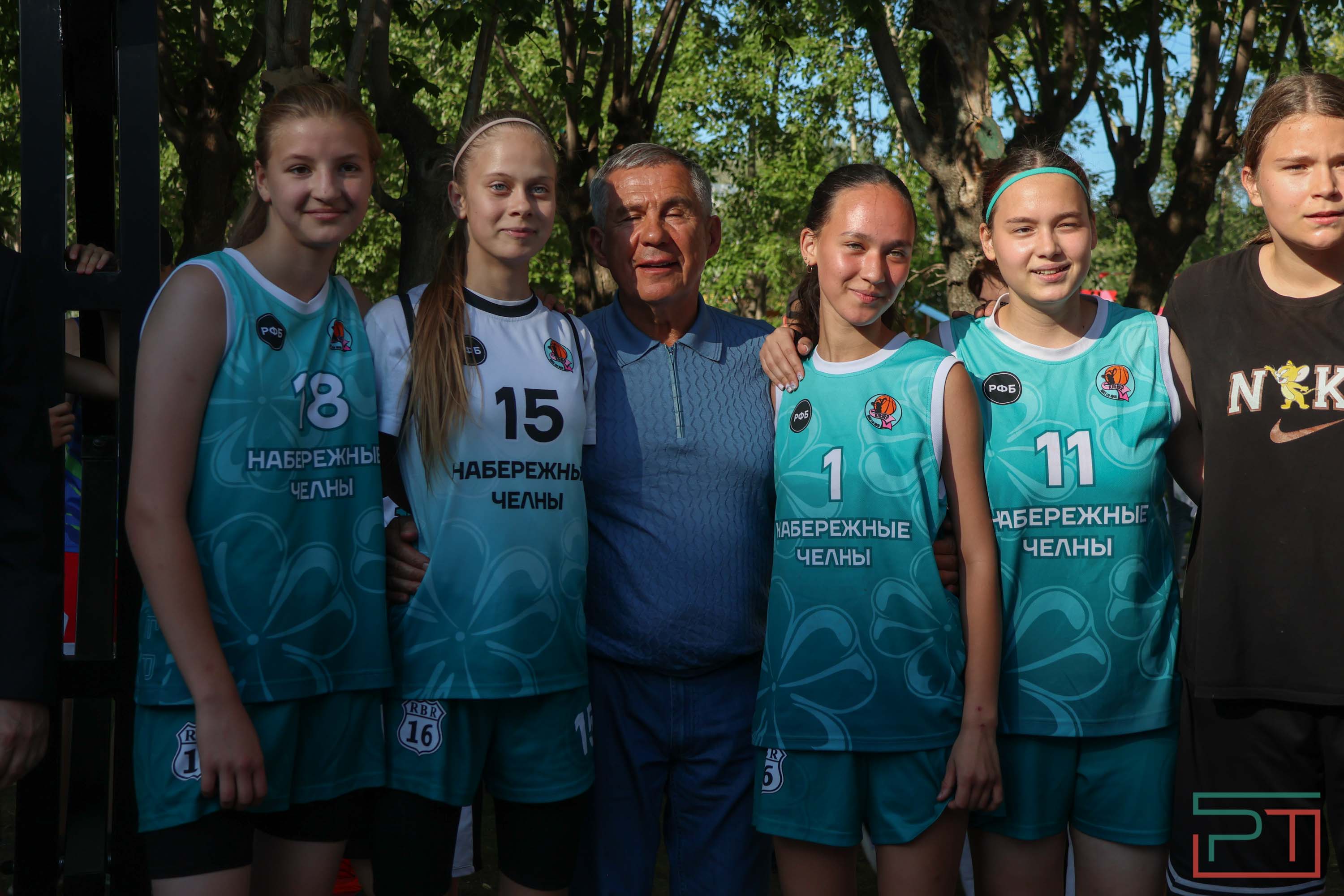 Рустам Минниханов принял участие в празднике двора в Набережных Челнах