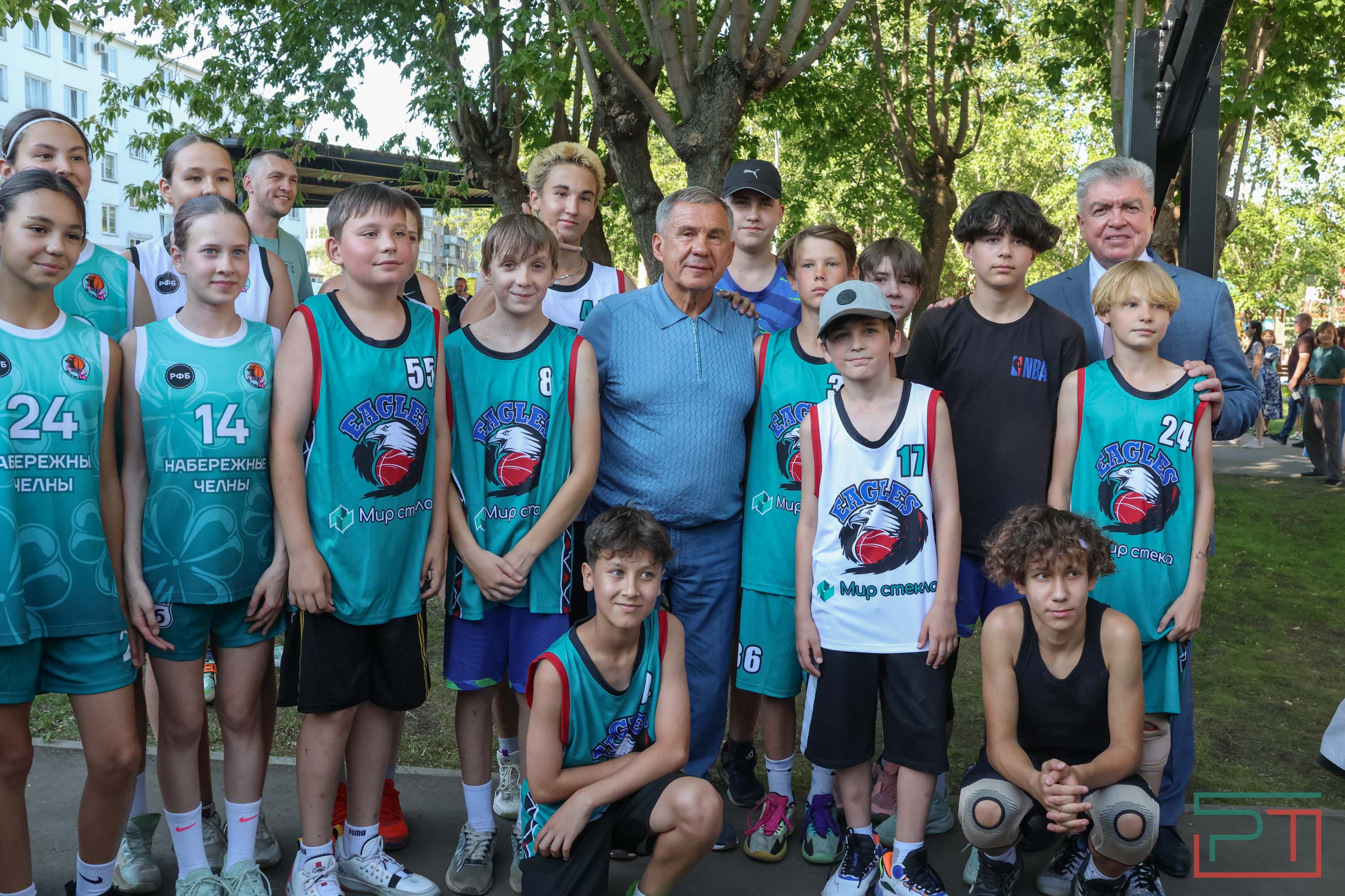 Рустам Минниханов принял участие в празднике двора в Набережных Челнах