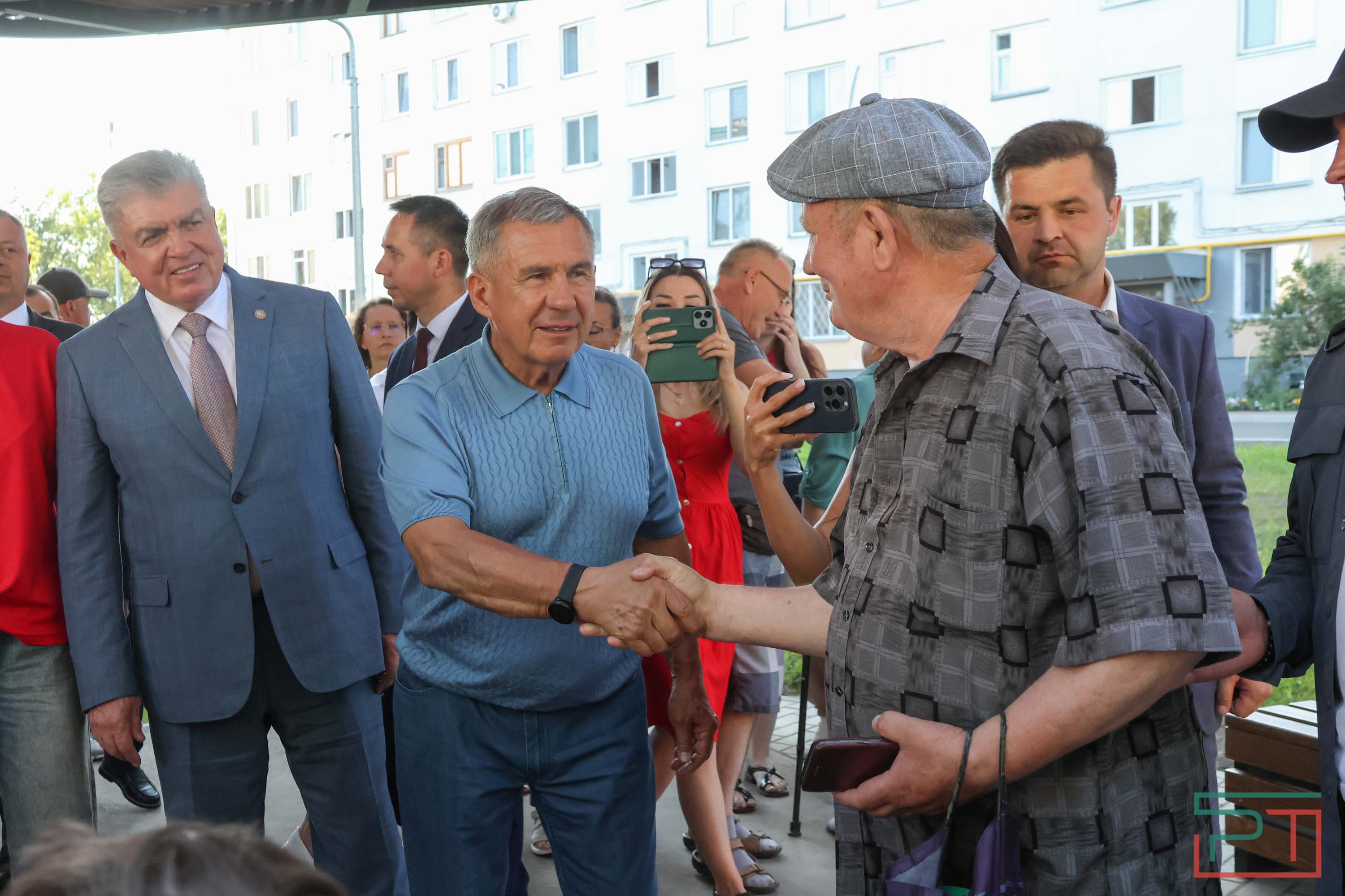 Рустам Минниханов принял участие в празднике двора в Набережных Челнах