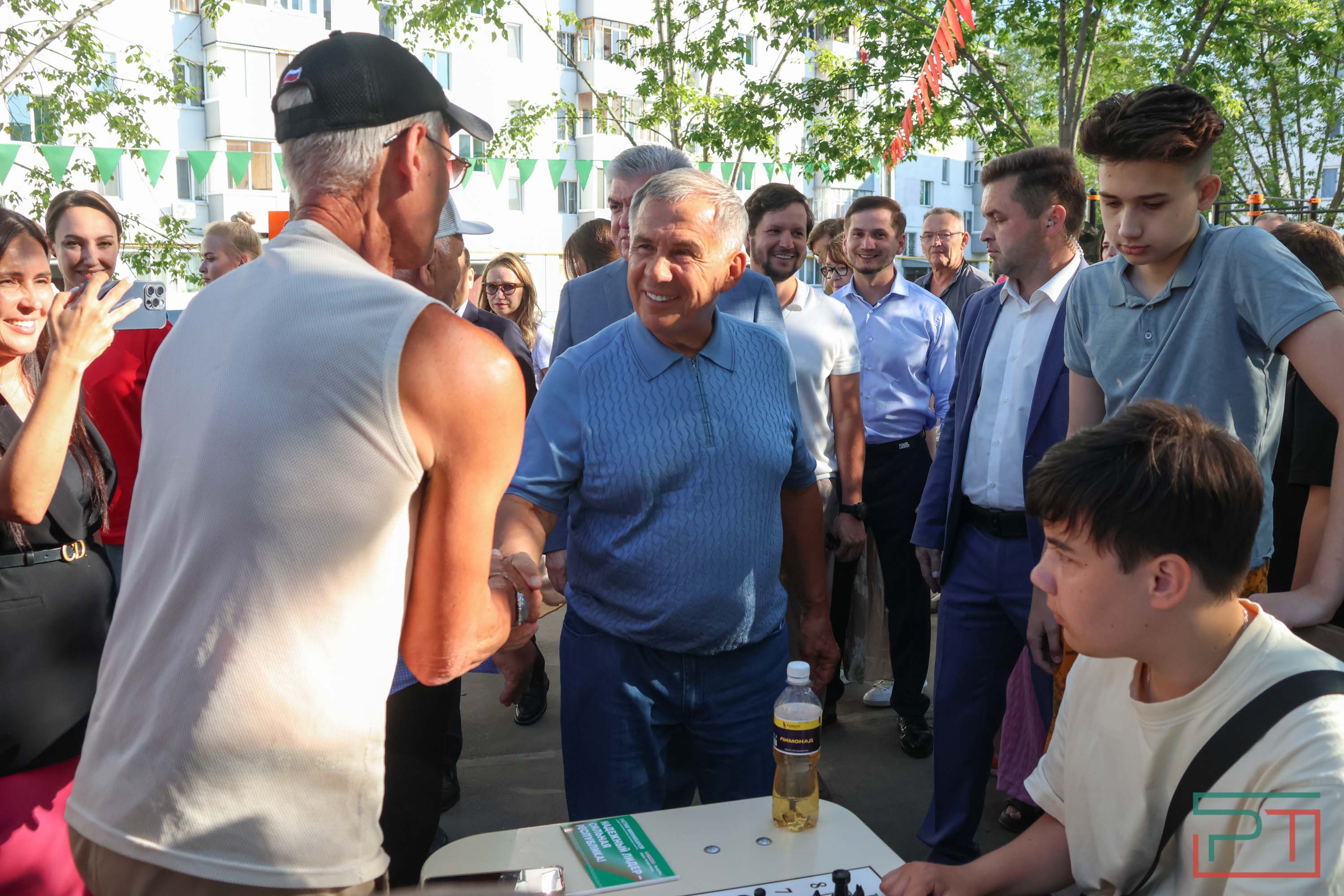 Рустам Минниханов принял участие в празднике двора в Набережных Челнах