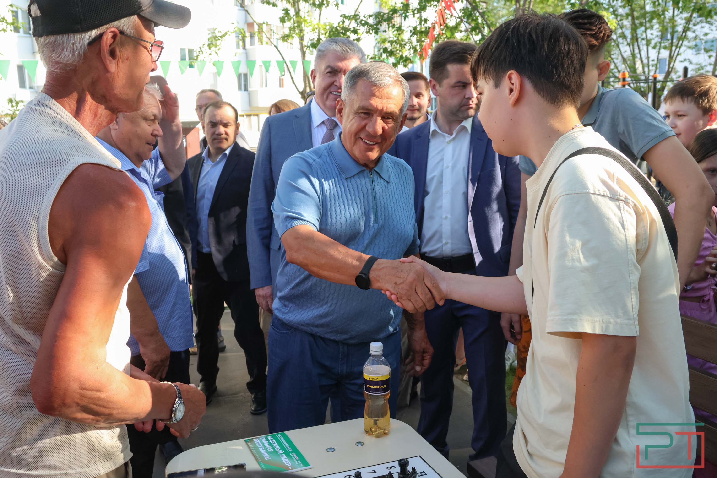 Рустам Минниханов принял участие в празднике двора в Набережных Челнах