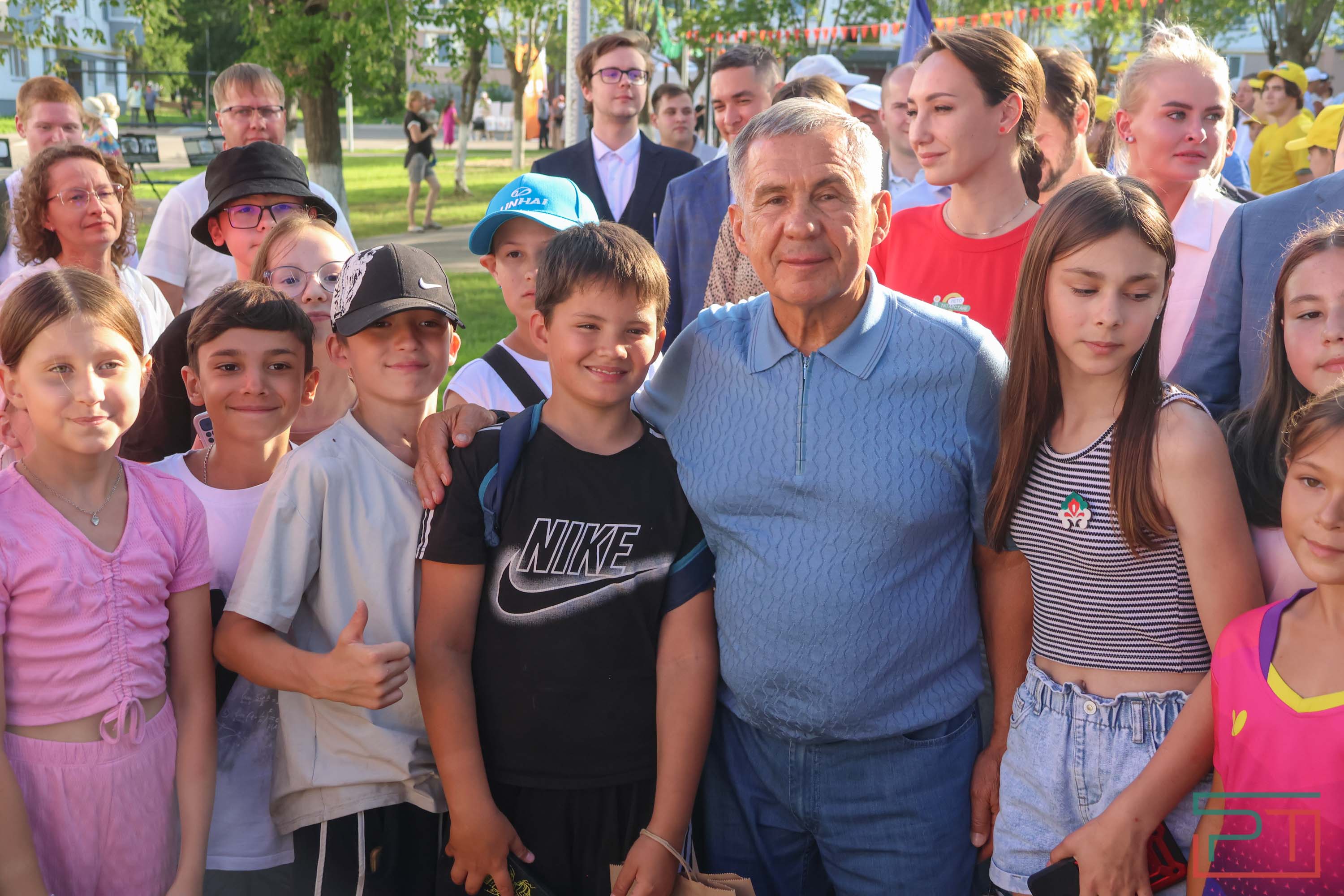 Рустам Минниханов принял участие в празднике двора в Набережных Челнах