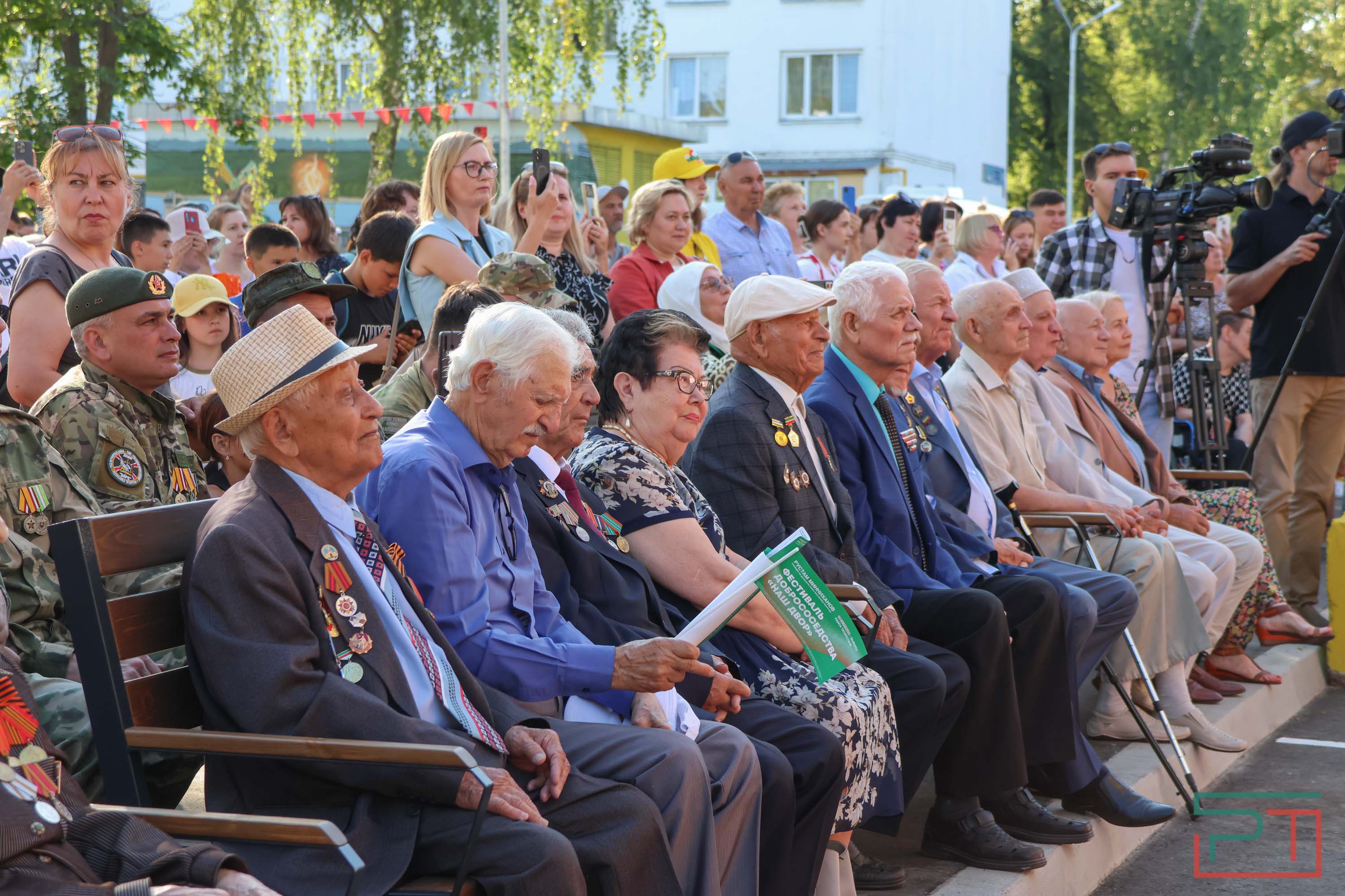 Рустам Минниханов принял участие в празднике двора в Набережных Челнах