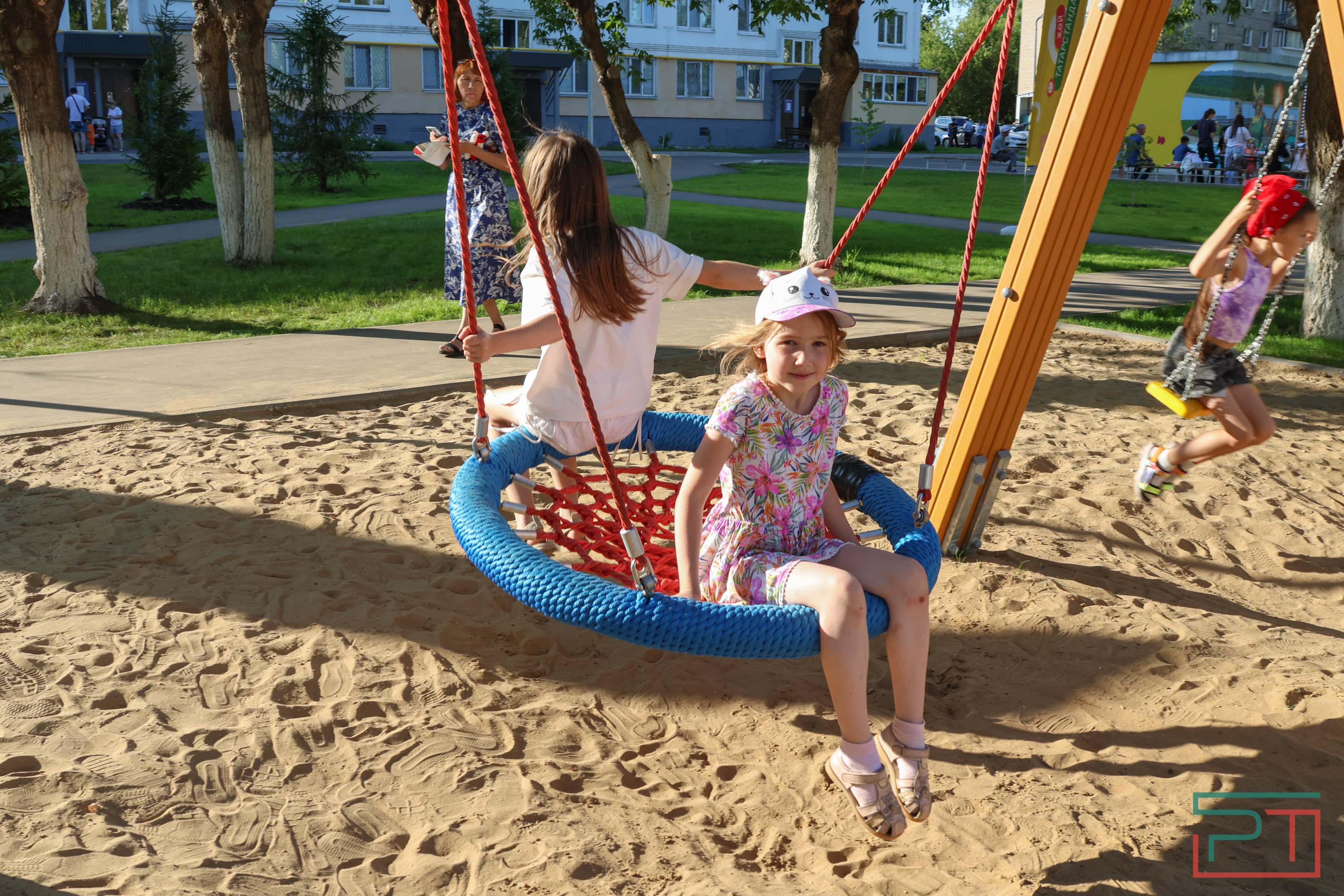 Рустам Минниханов принял участие в празднике двора в Набережных Челнах