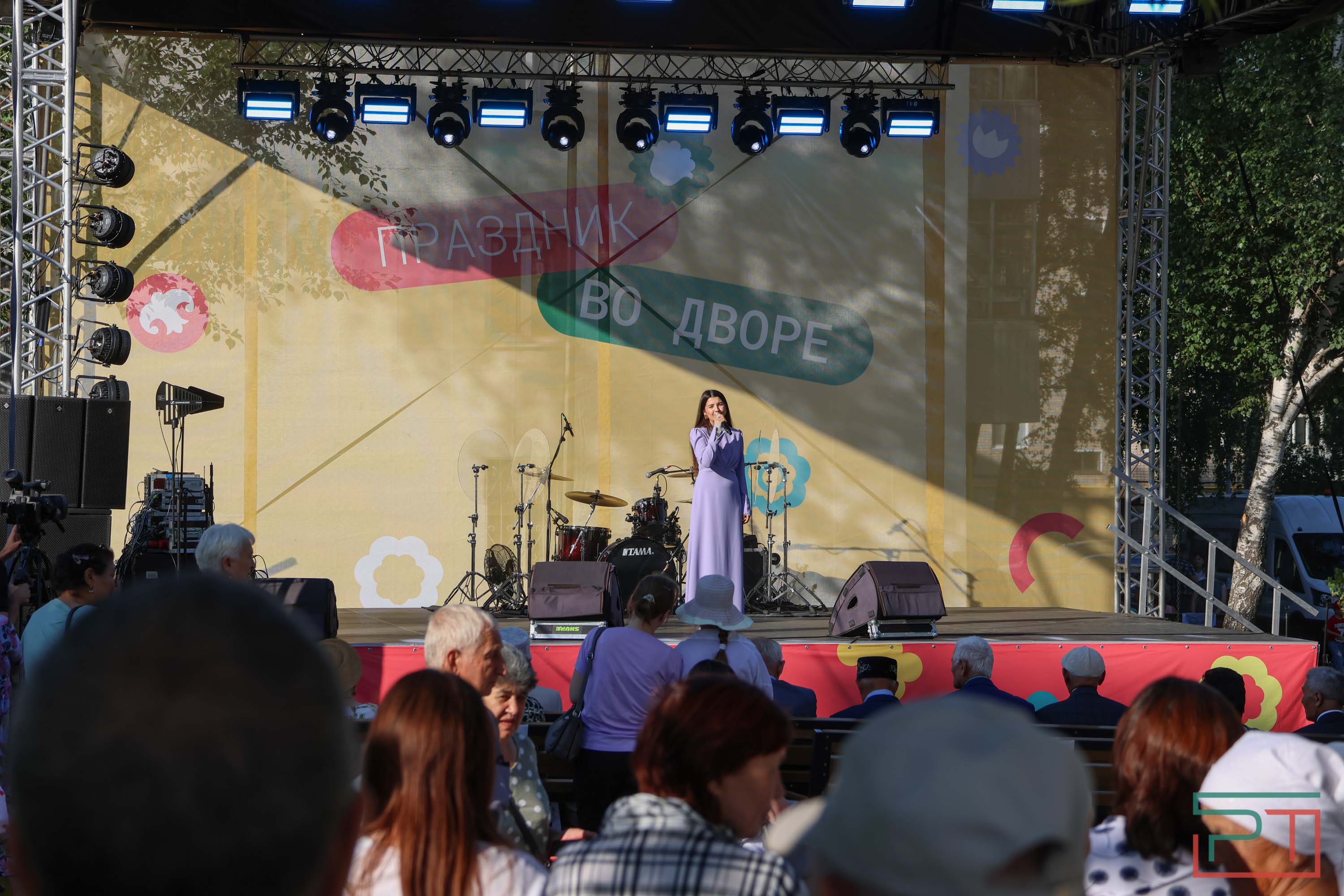 Рустам Минниханов принял участие в празднике двора в Набережных Челнах