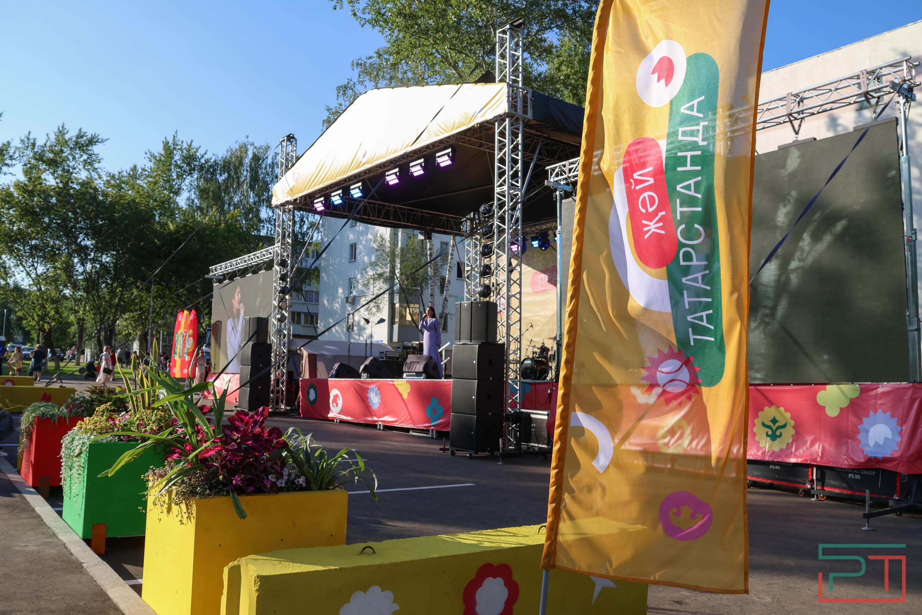 Рустам Минниханов принял участие в празднике двора в Набережных Челнах