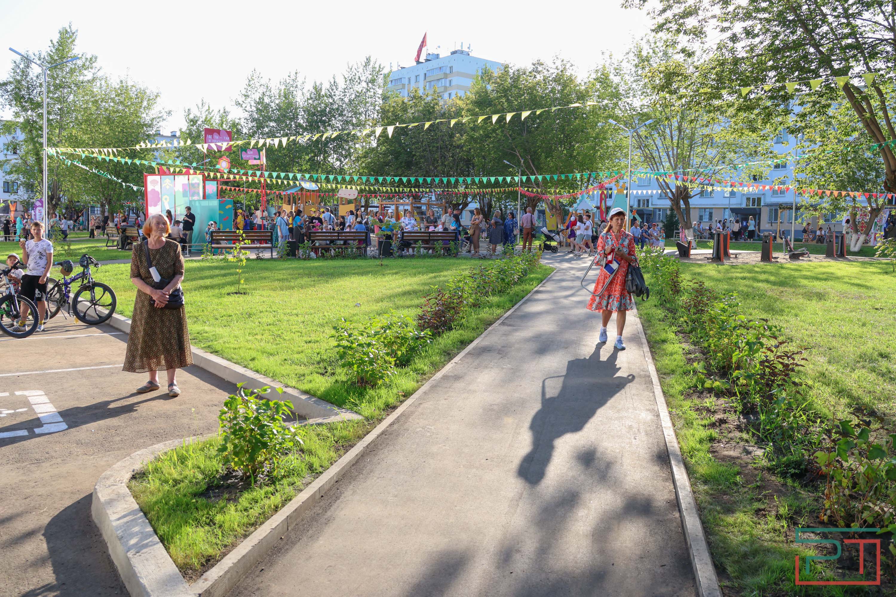 Рустам Минниханов принял участие в празднике двора в Набережных Челнах