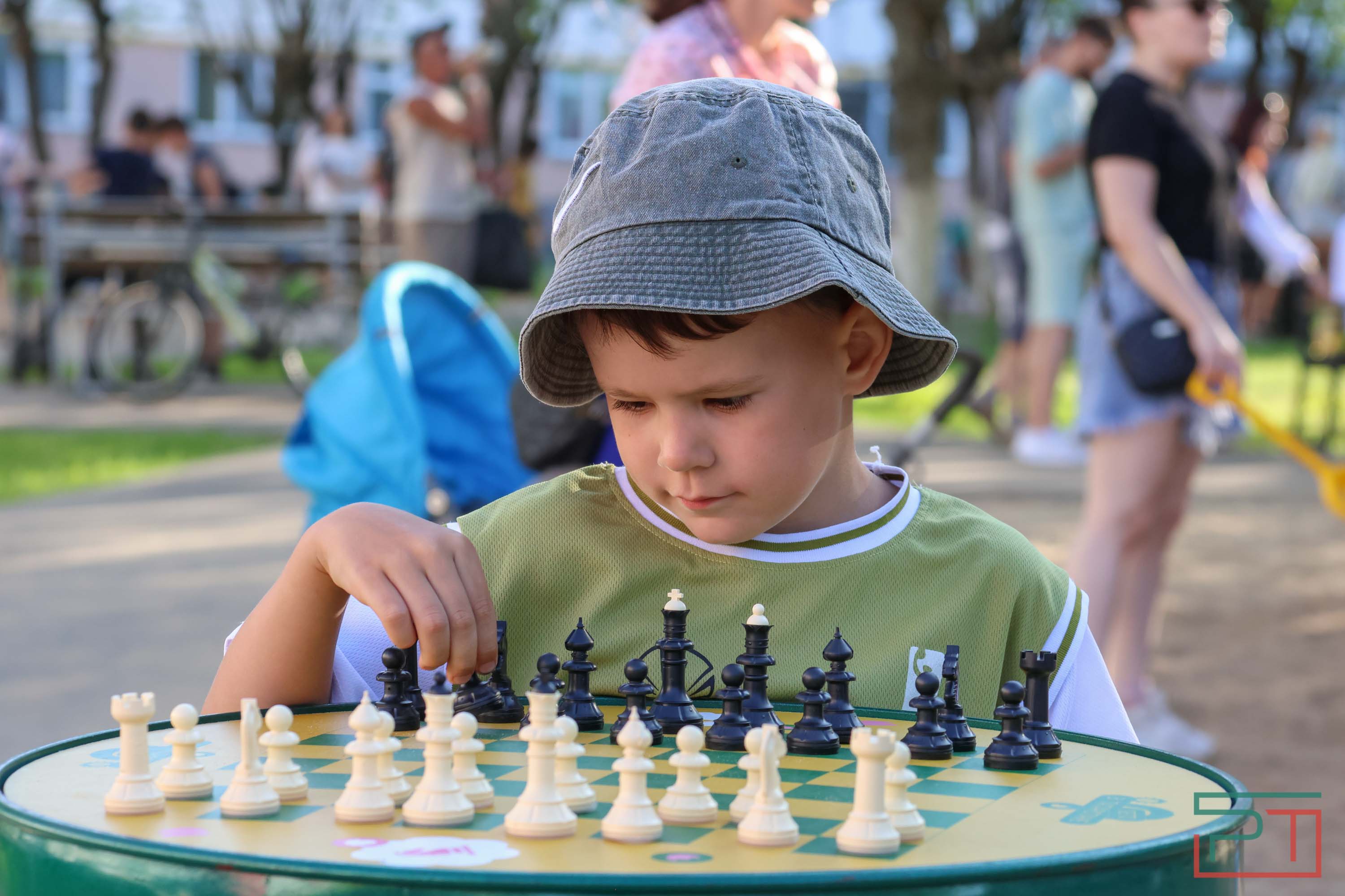 Рустам Минниханов принял участие в празднике двора в Набережных Челнах