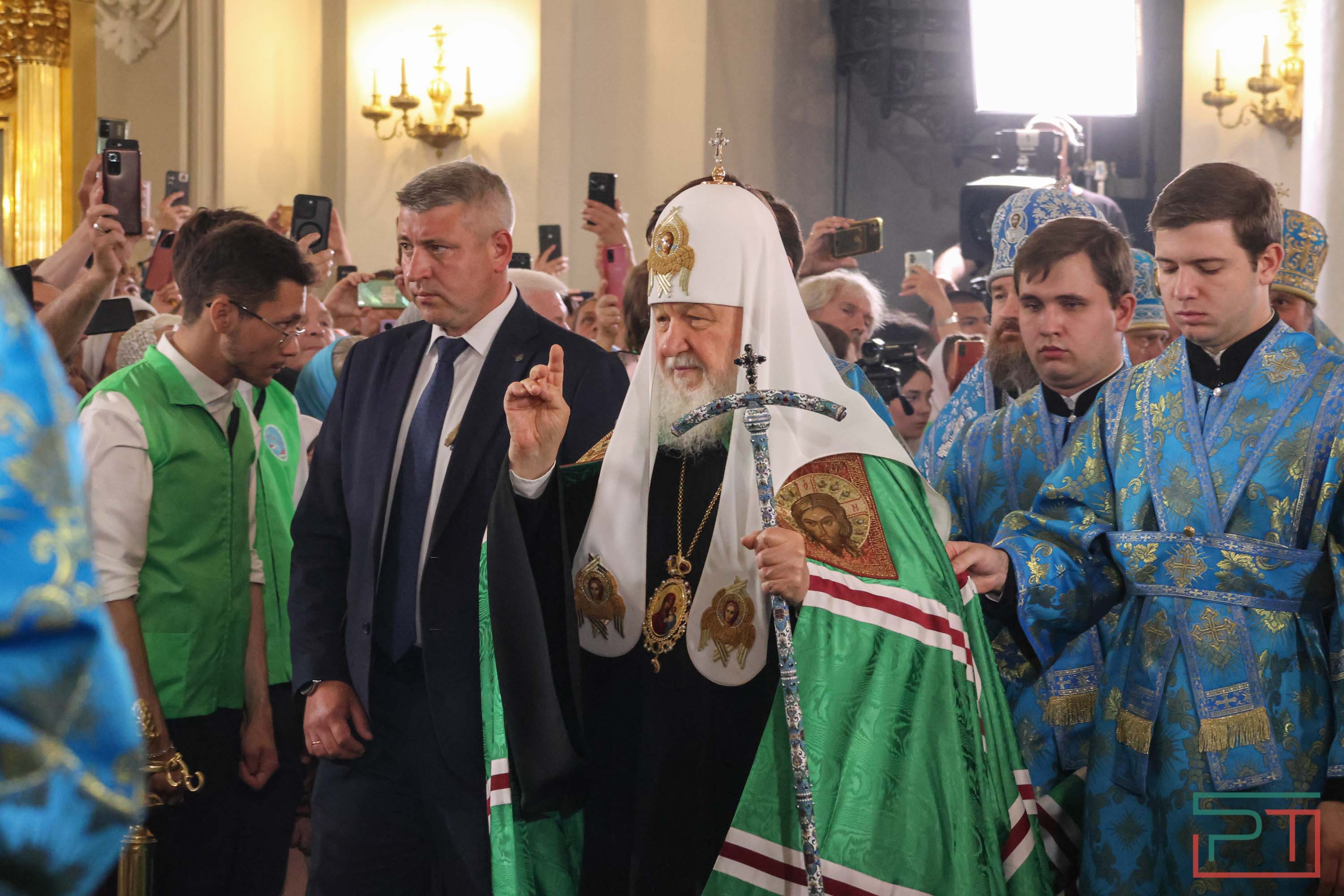 Патриарх Кирилл возглавил службу в Казанском соборе