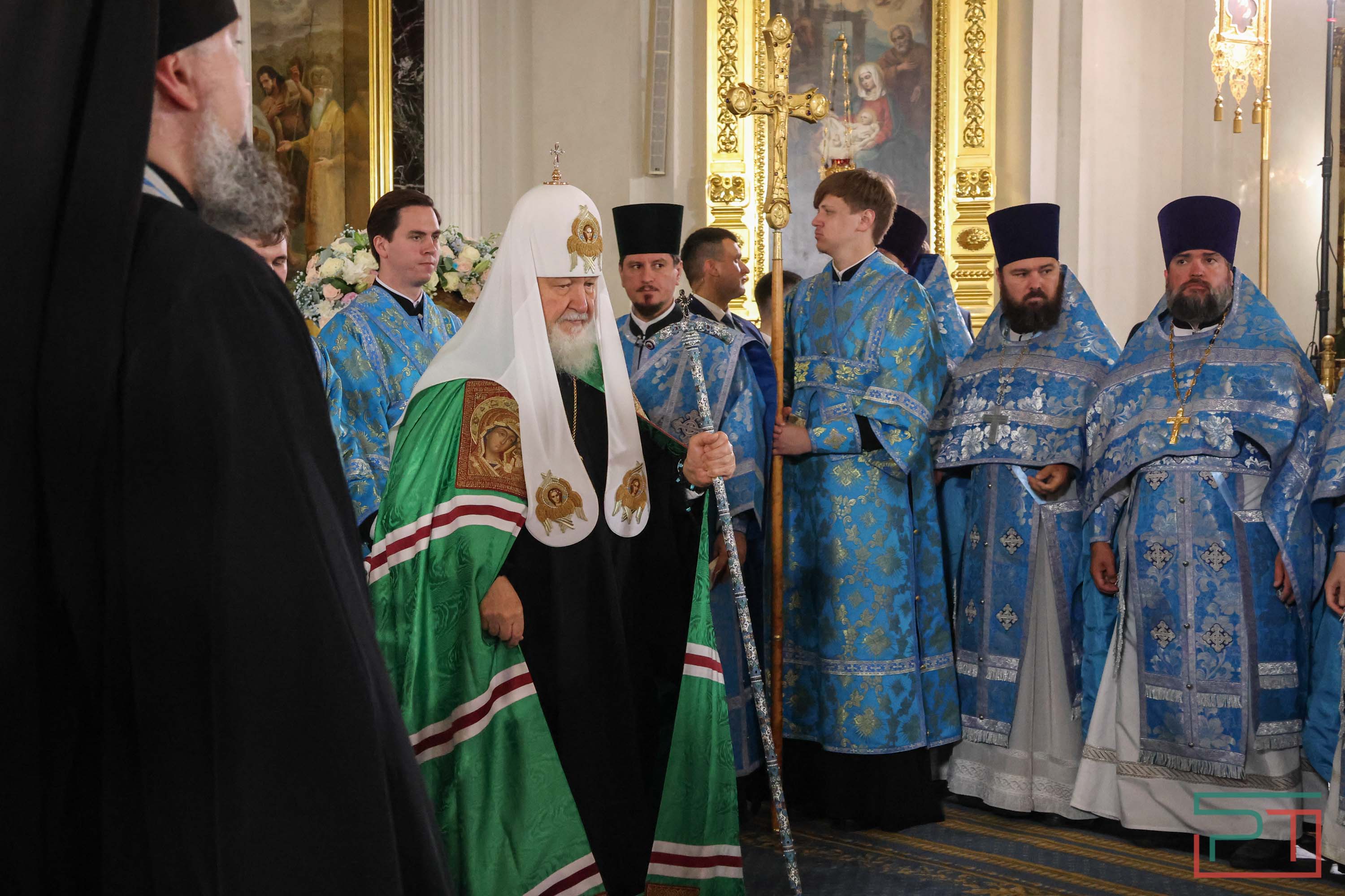 Патриарх Кирилл возглавил службу в Казанском соборе