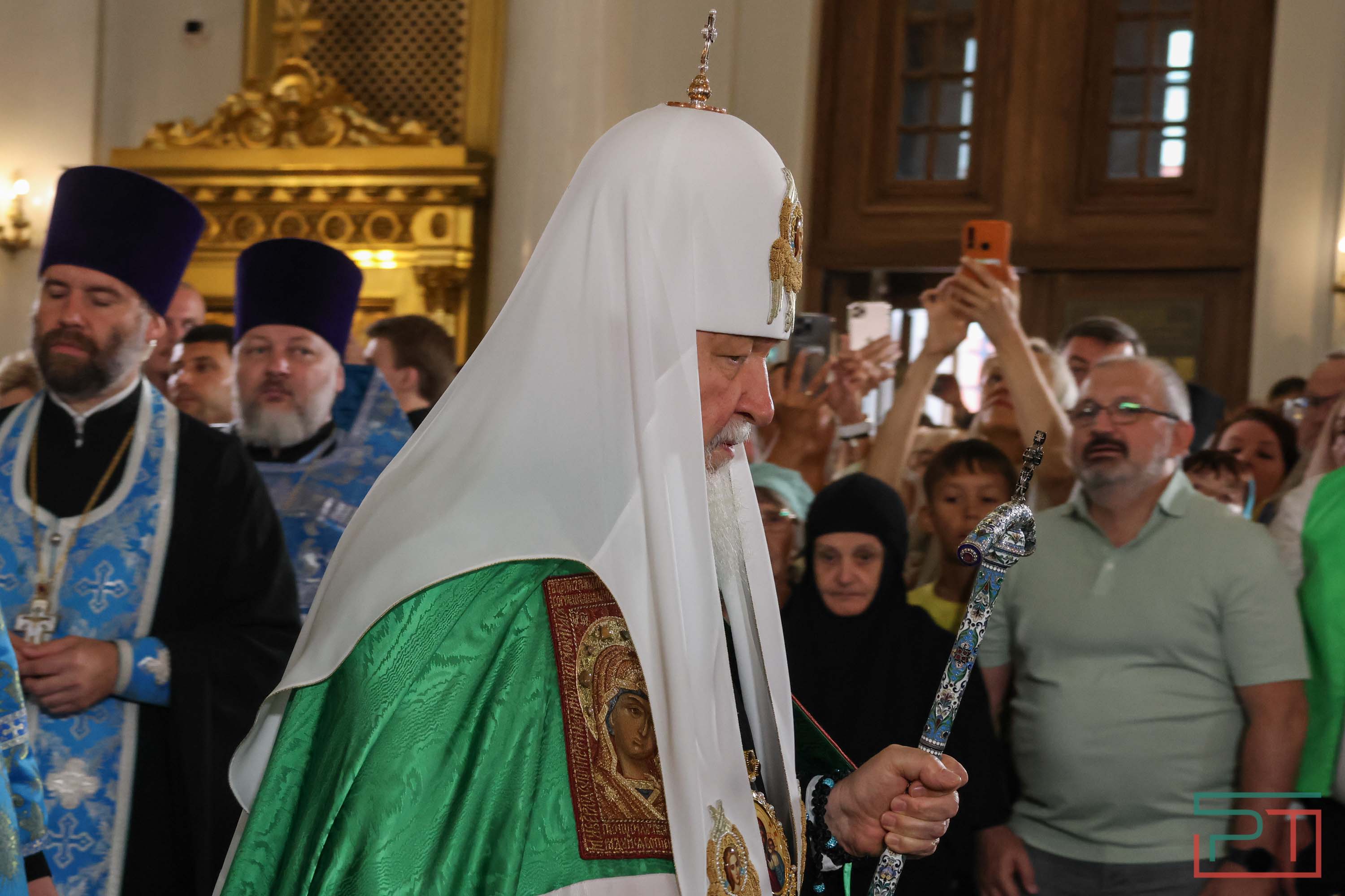 Патриарх Кирилл возглавил службу в Казанском соборе