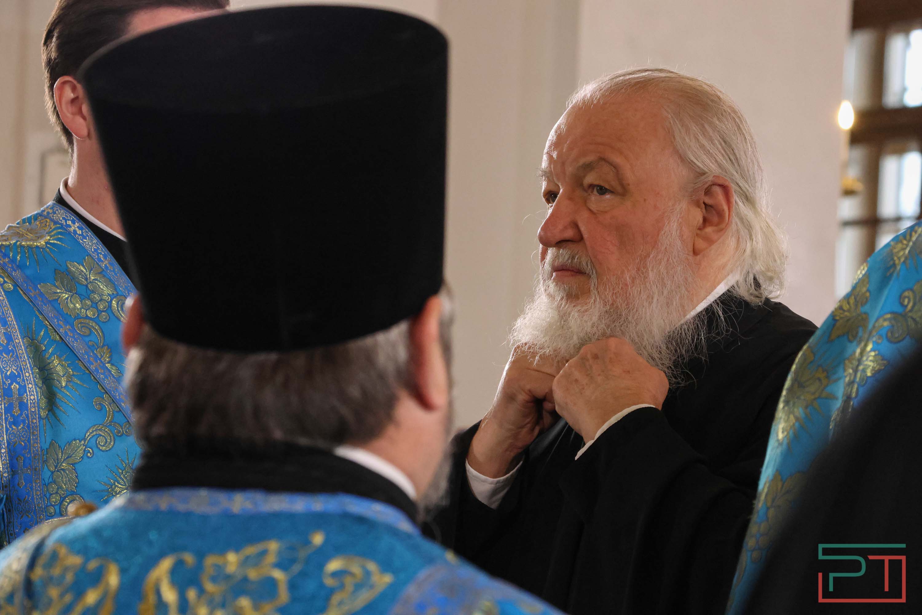 Патриарх Кирилл возглавил службу в Казанском соборе