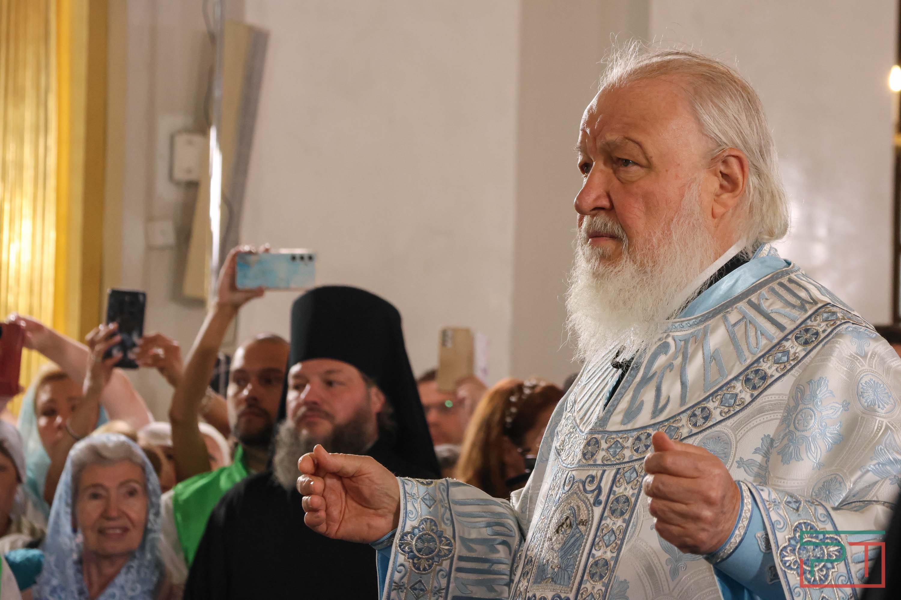 Патриарх Кирилл возглавил службу в Казанском соборе