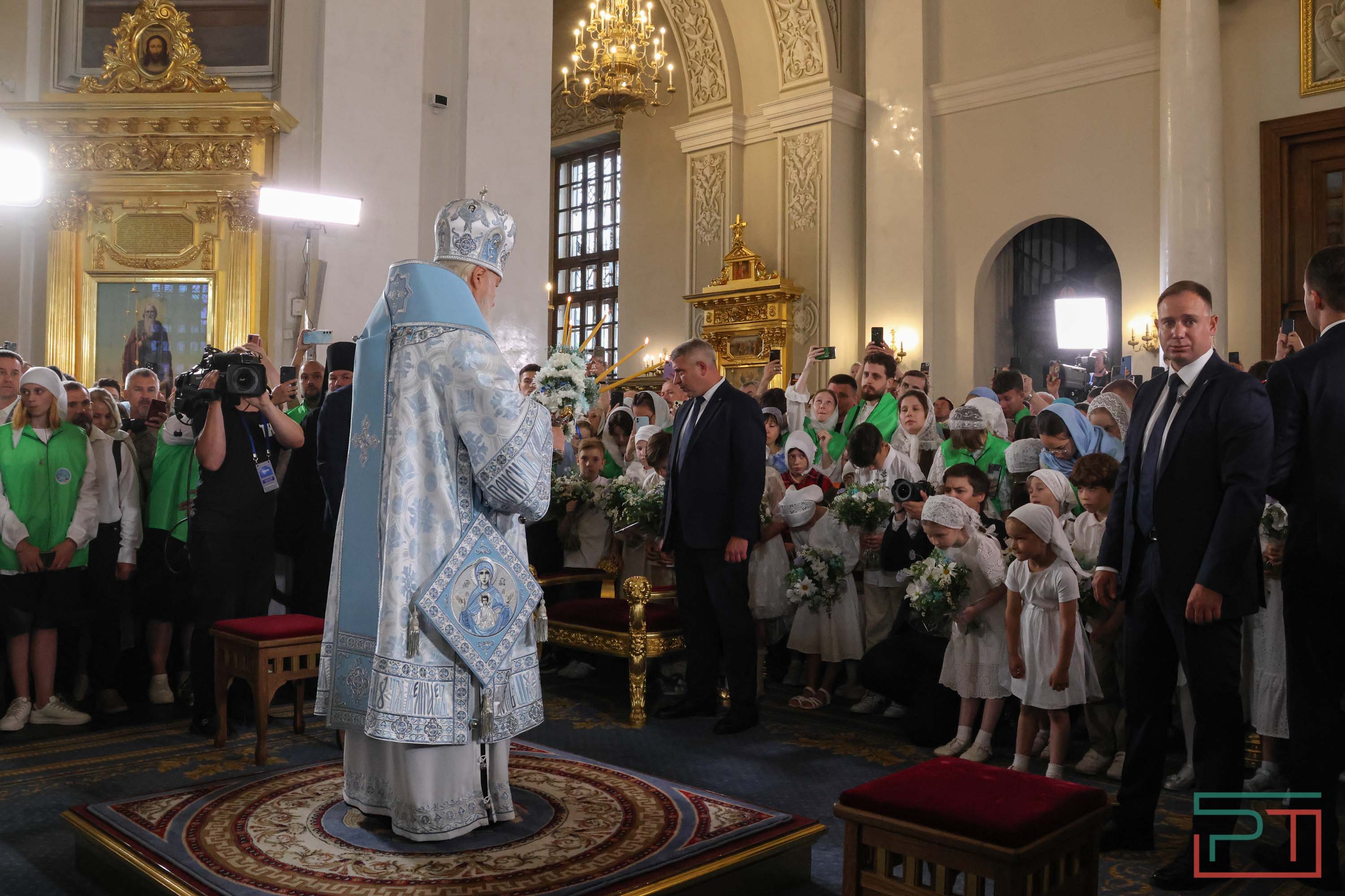 Патриарх Кирилл возглавил службу в Казанском соборе