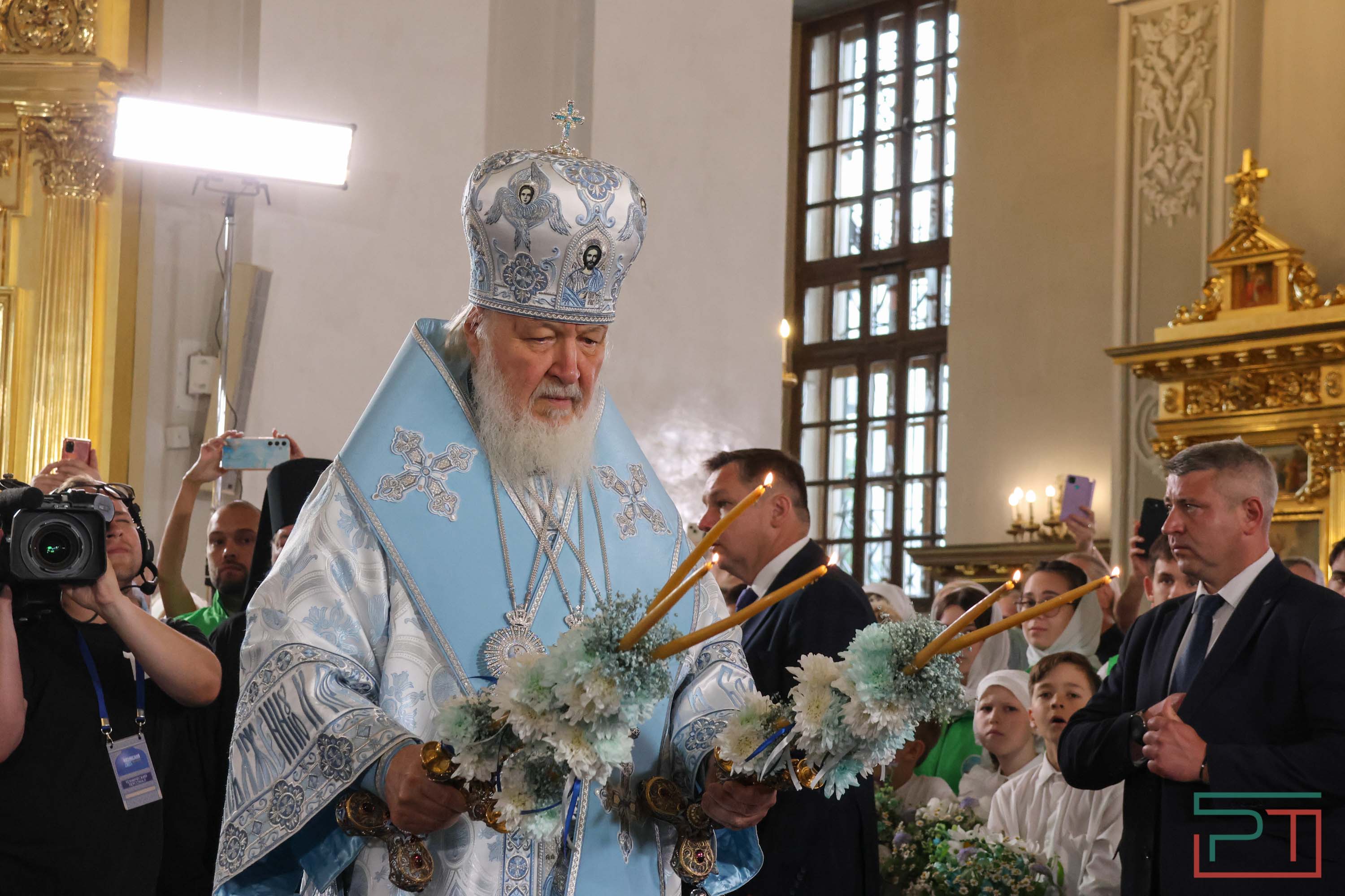 Патриарх Кирилл возглавил службу в Казанском соборе