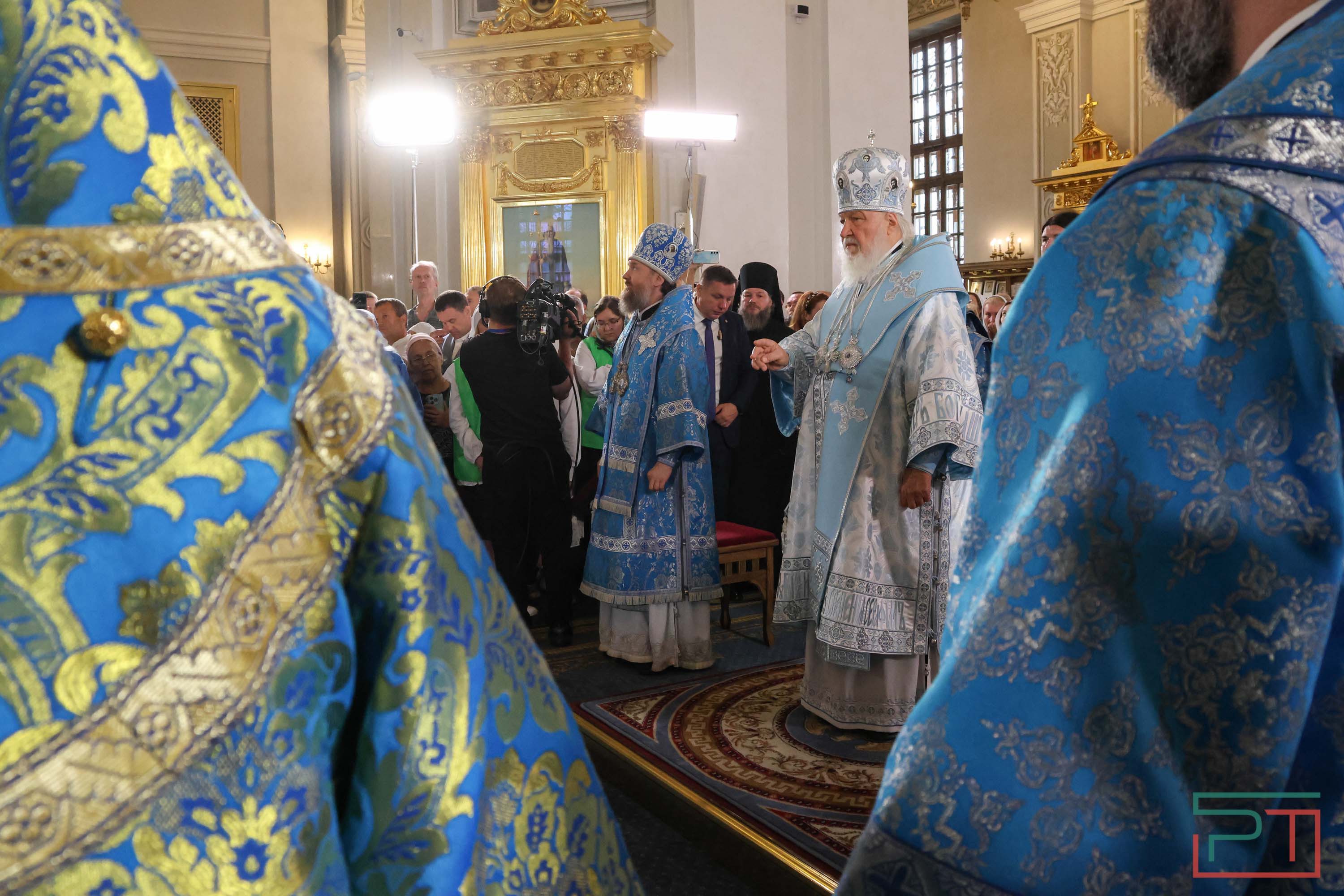 Патриарх Кирилл возглавил службу в Казанском соборе