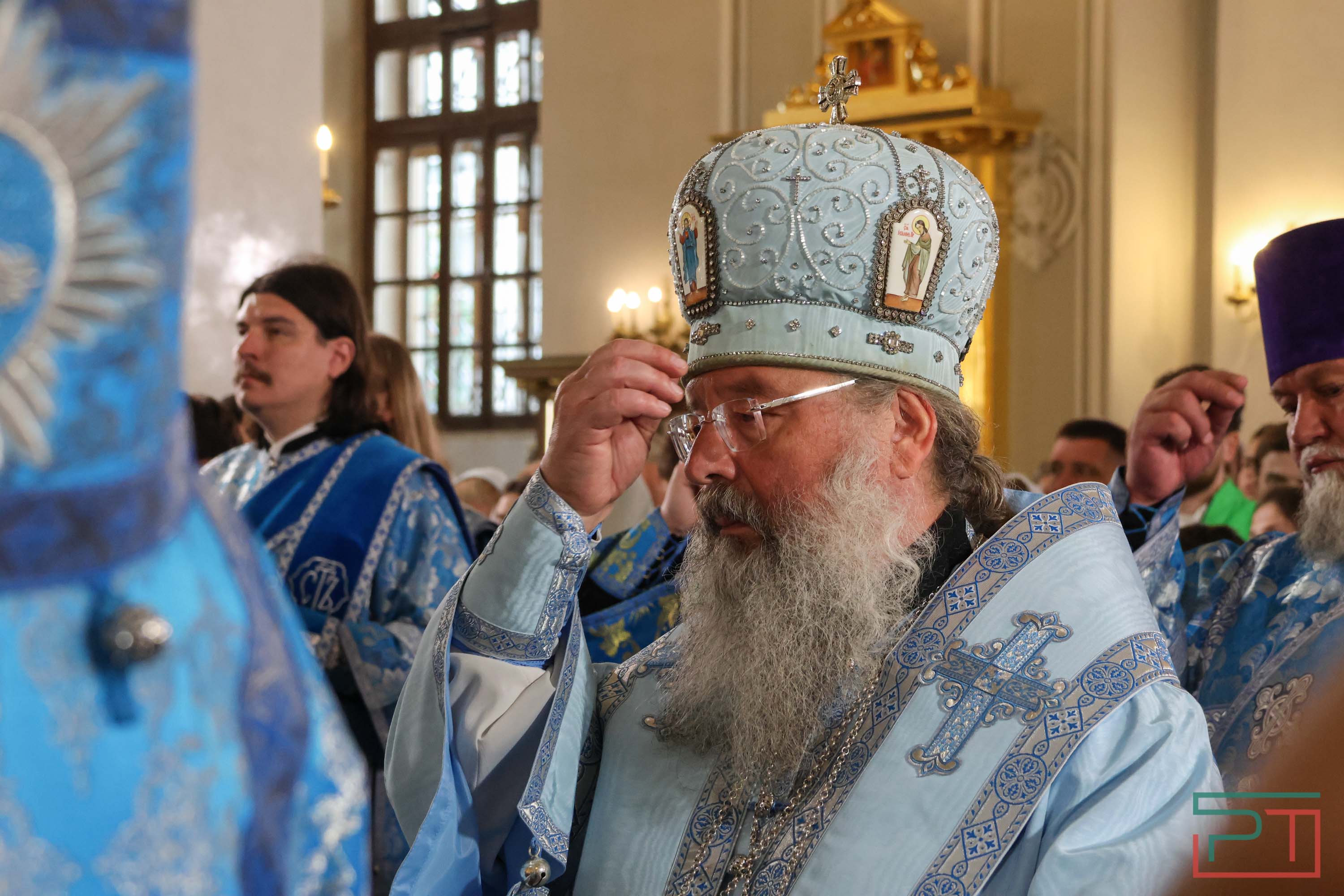 Патриарх Кирилл возглавил службу в Казанском соборе