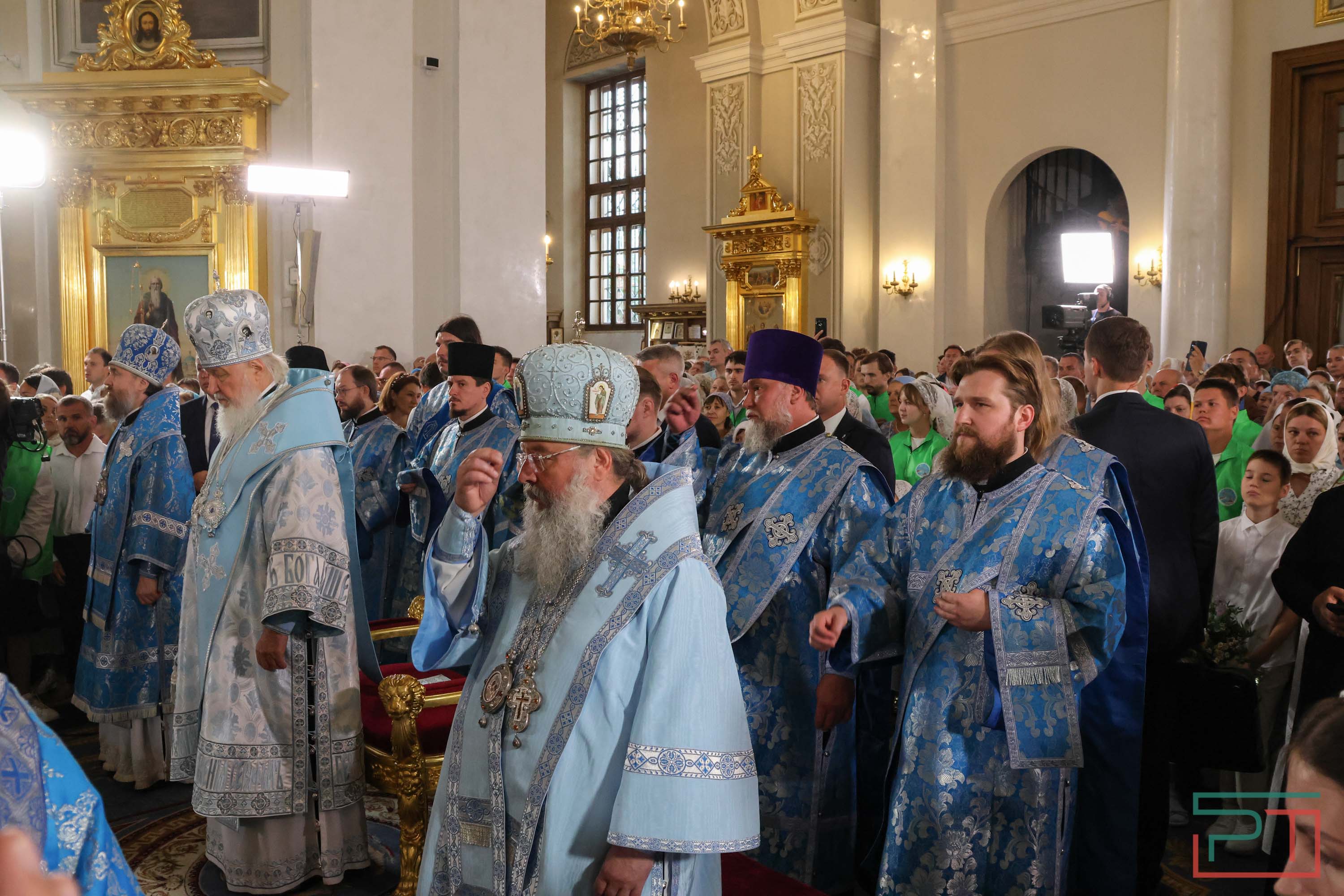 Патриарх Кирилл возглавил службу в Казанском соборе