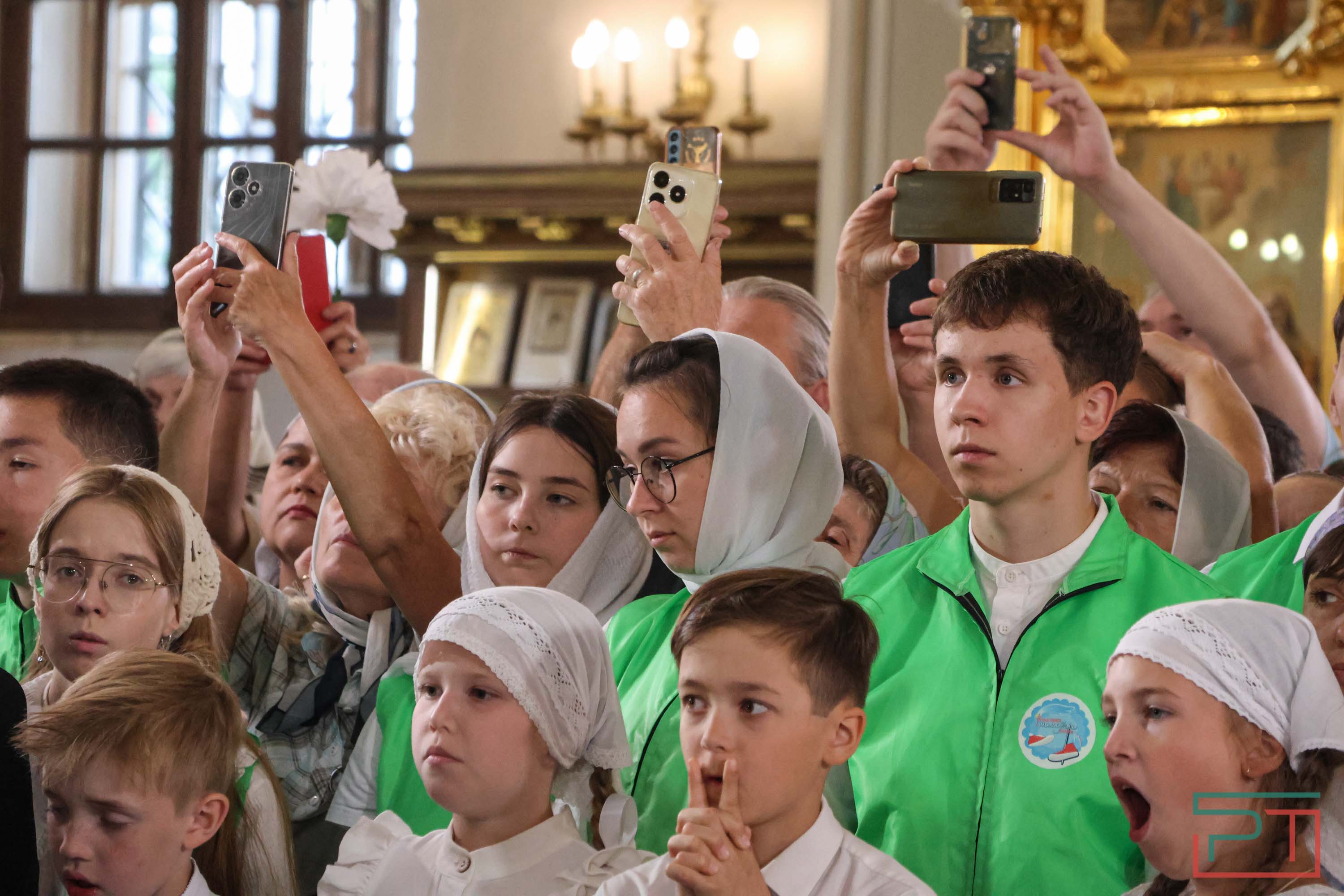 Патриарх Кирилл возглавил службу в Казанском соборе