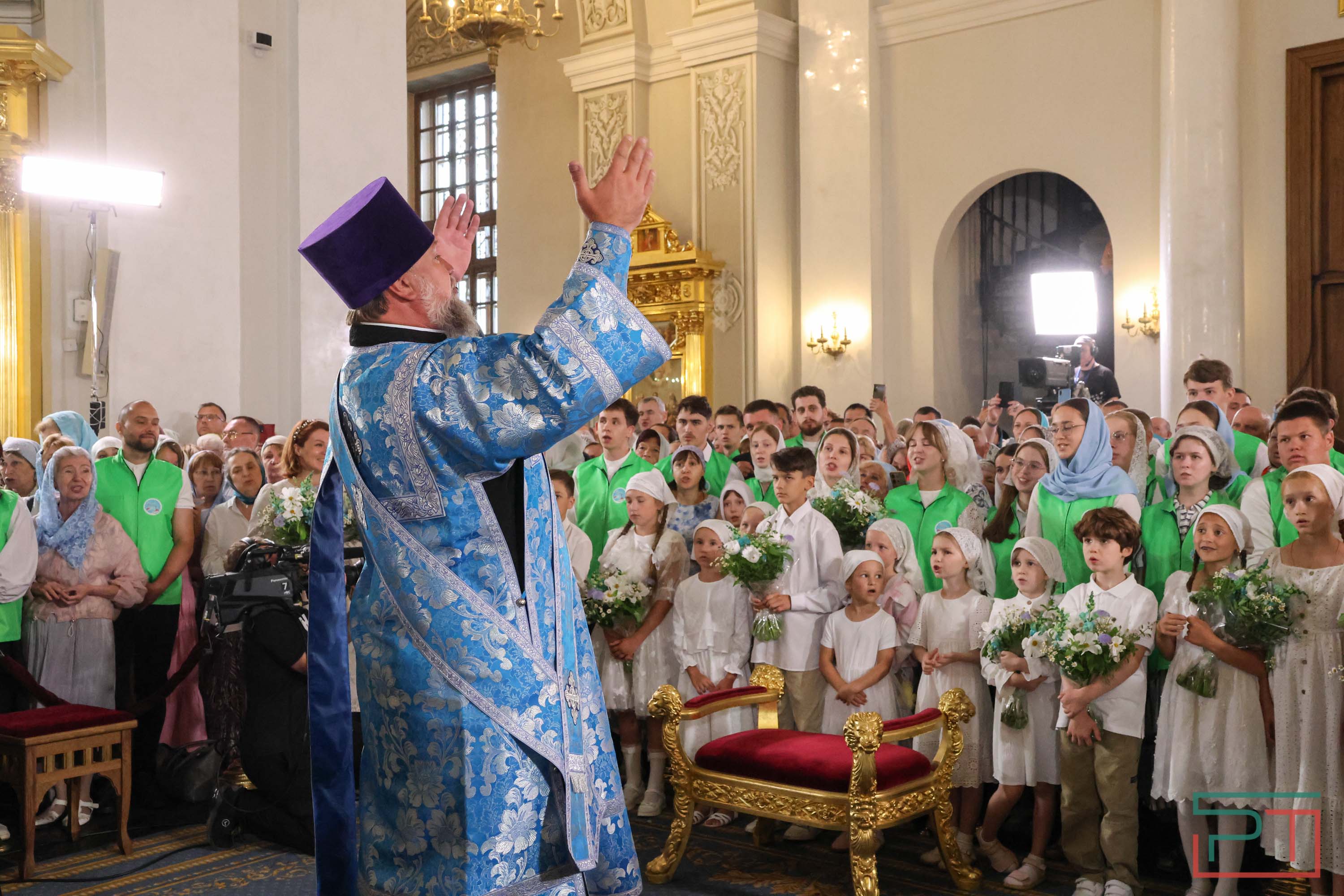 Патриарх Кирилл возглавил службу в Казанском соборе