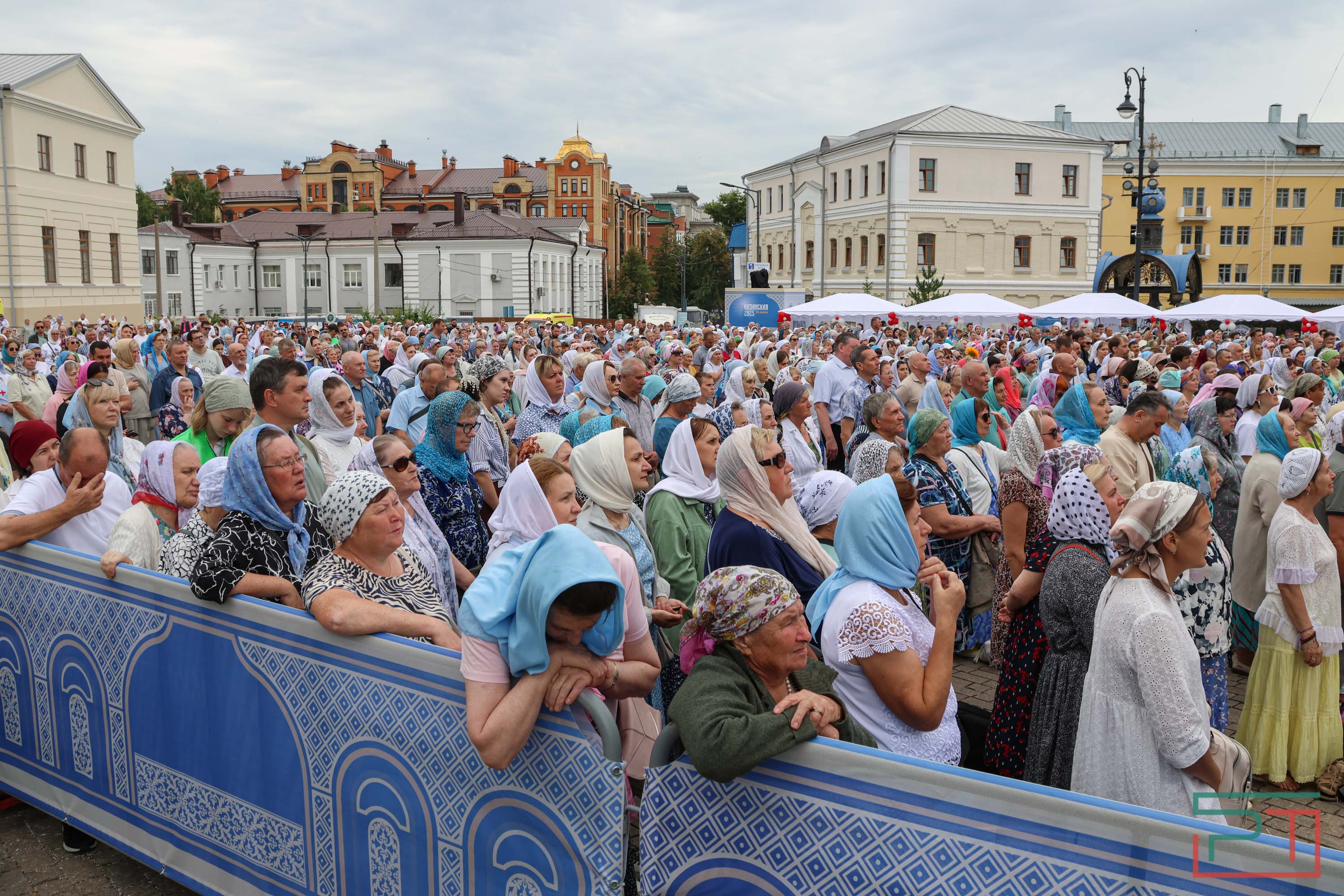 Патриарх Кирилл возглавил службу в Казанском соборе