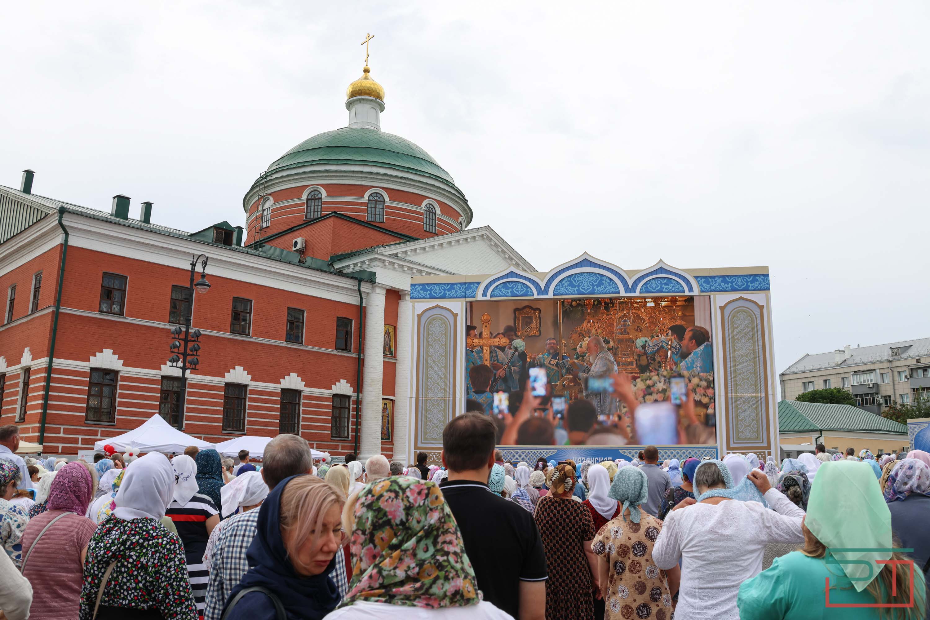 Патриарх Кирилл возглавил службу в Казанском соборе