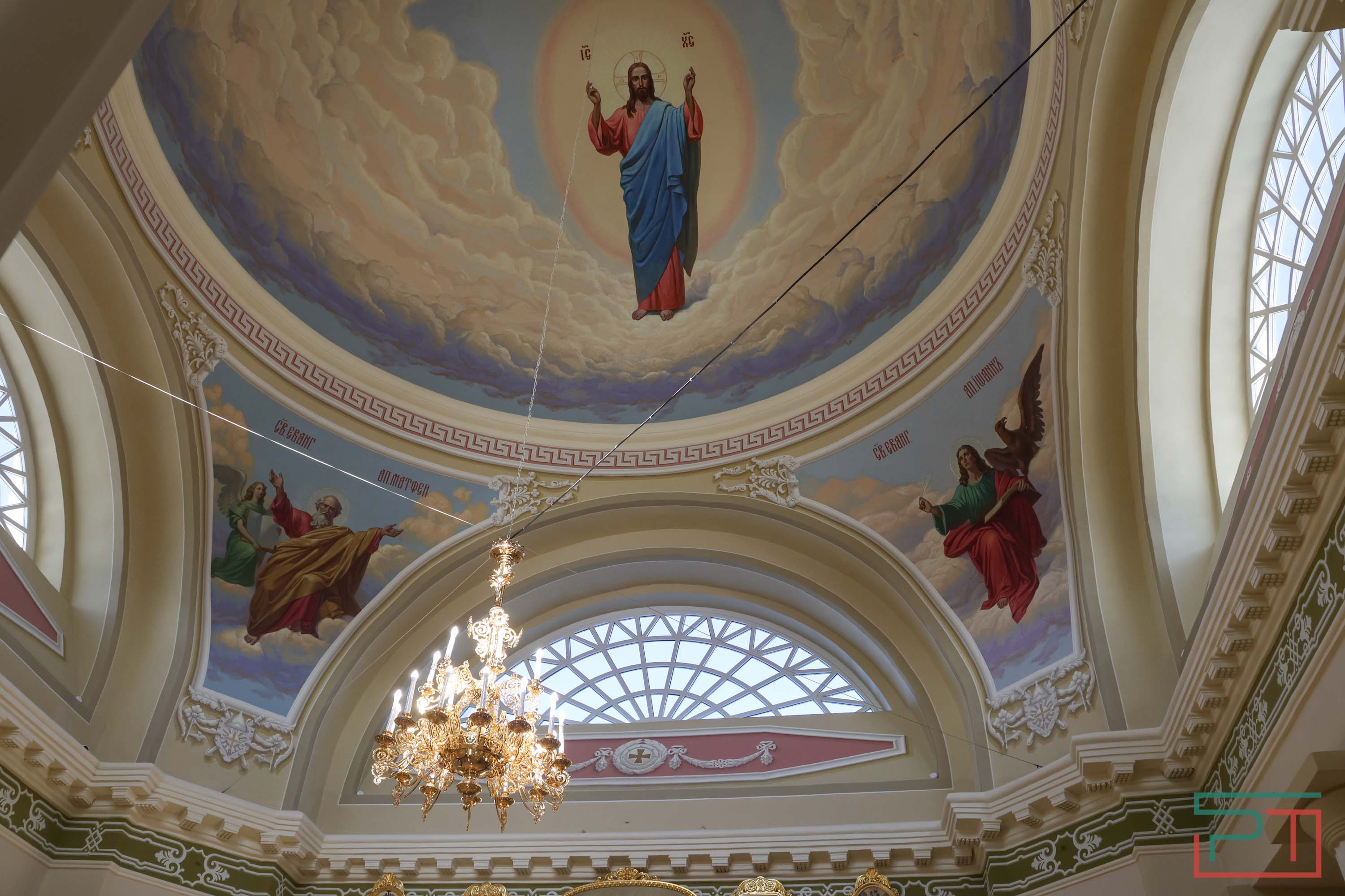 Первое богослужение в храме-памятнике