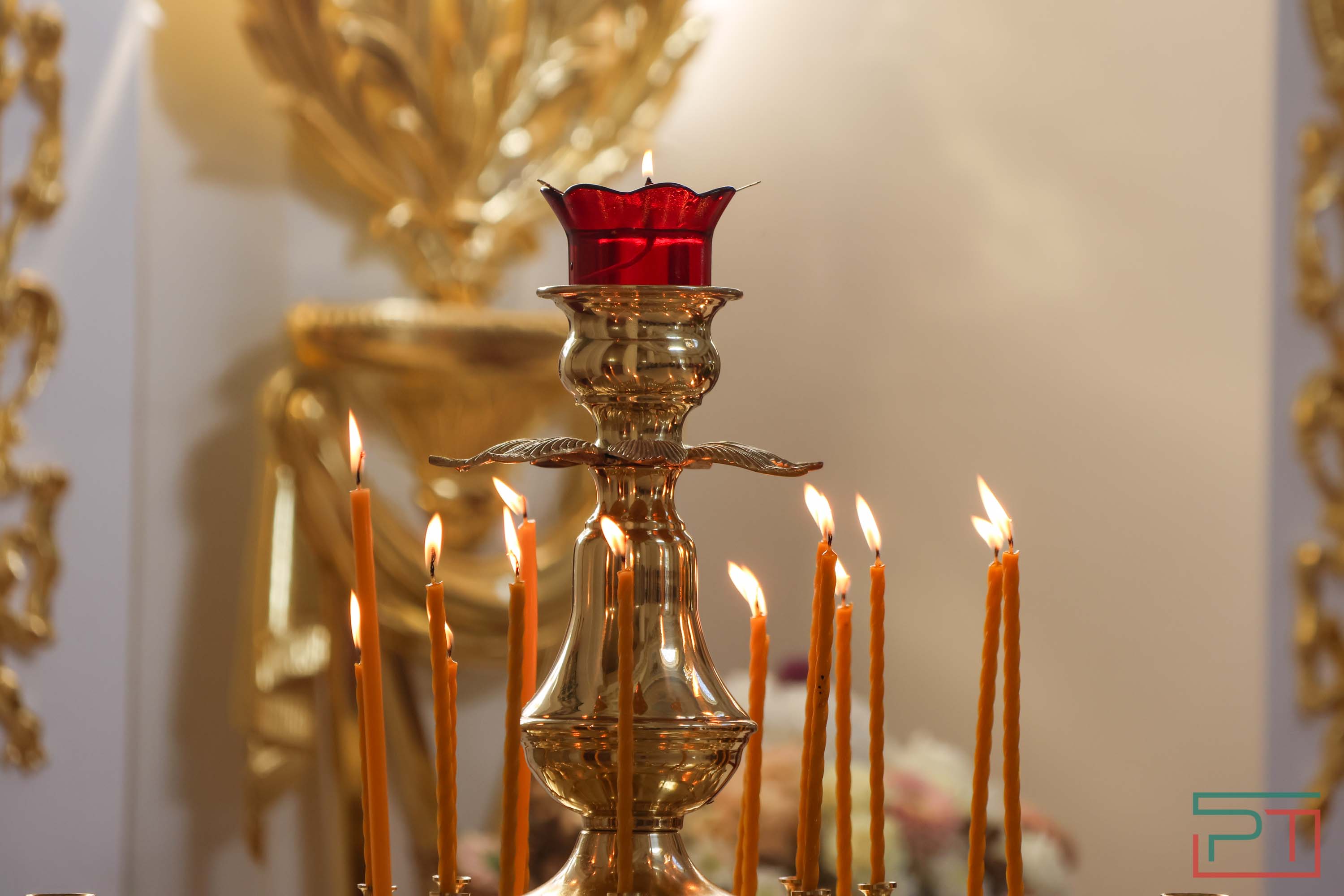 Первое богослужение в храме-памятнике