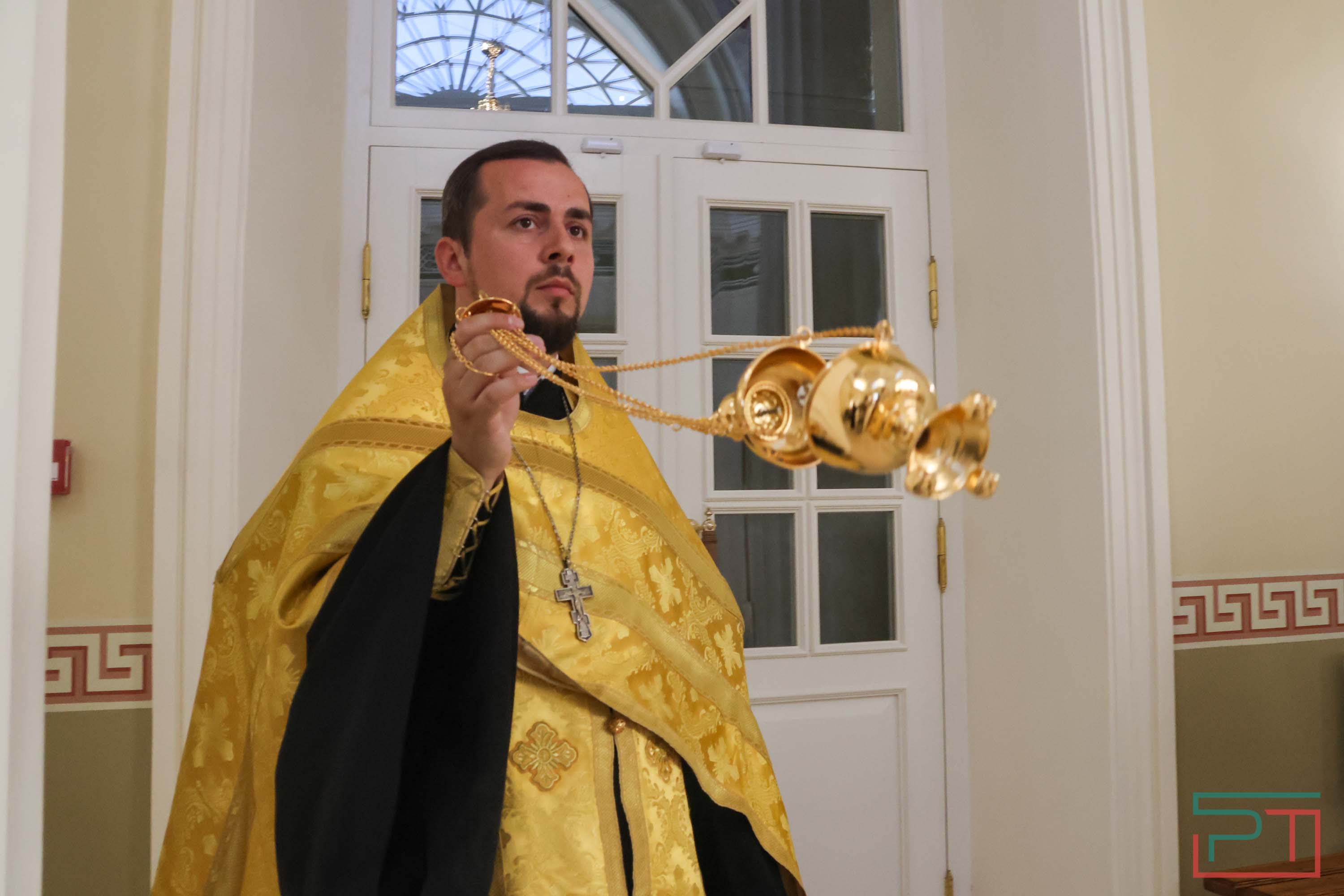 Первое богослужение в храме-памятнике