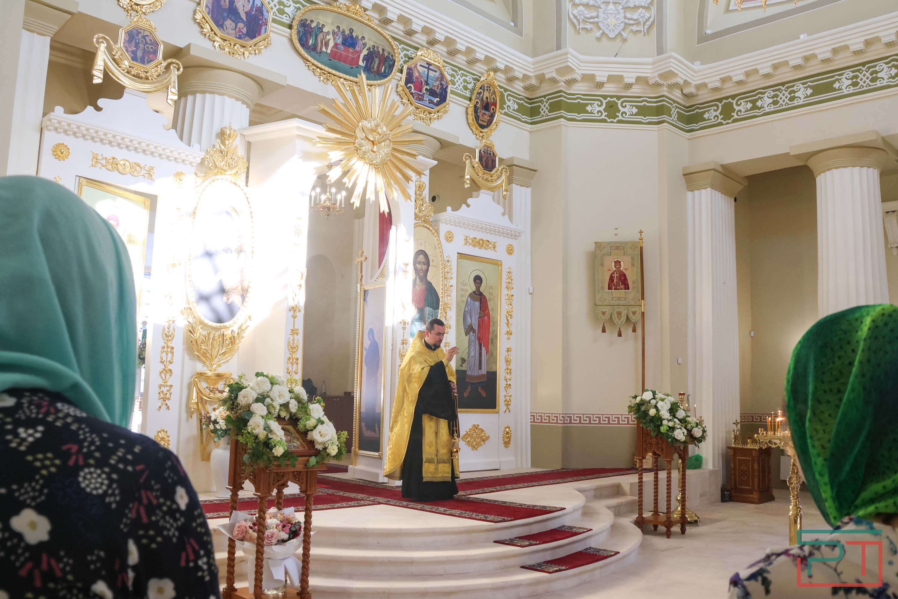 Первое богослужение в храме-памятнике