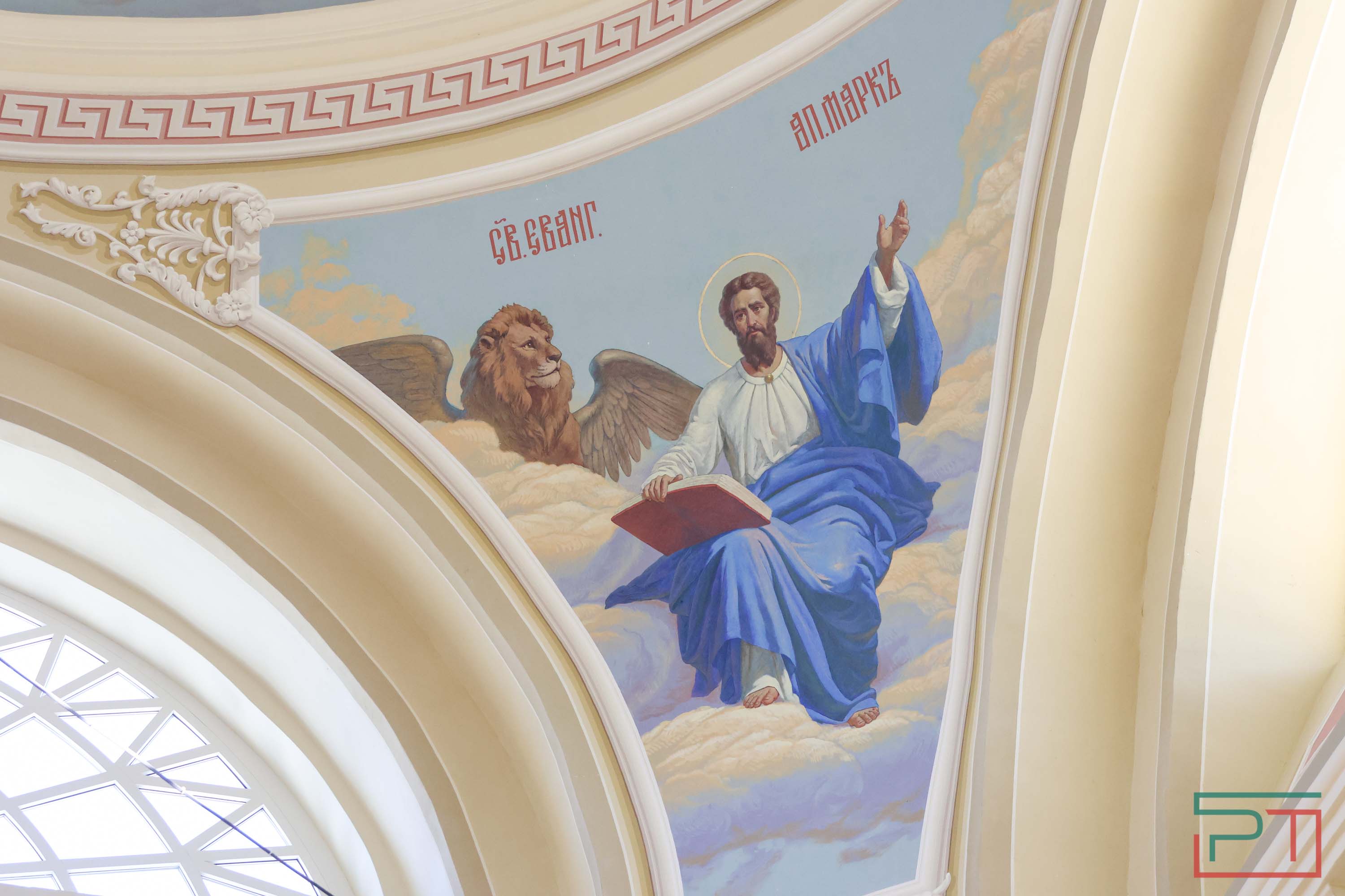 Первое богослужение в храме-памятнике