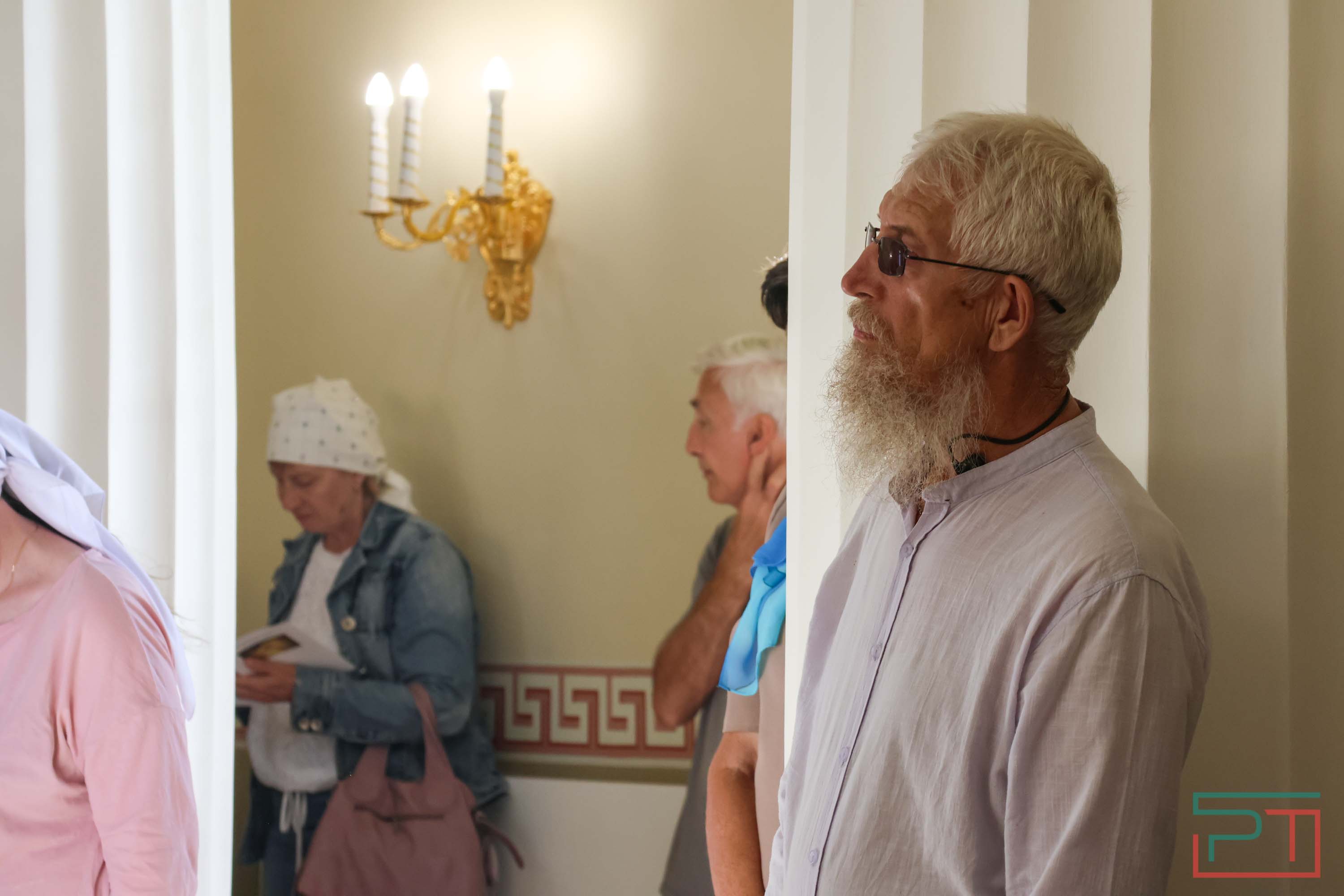 Первое богослужение в храме-памятнике