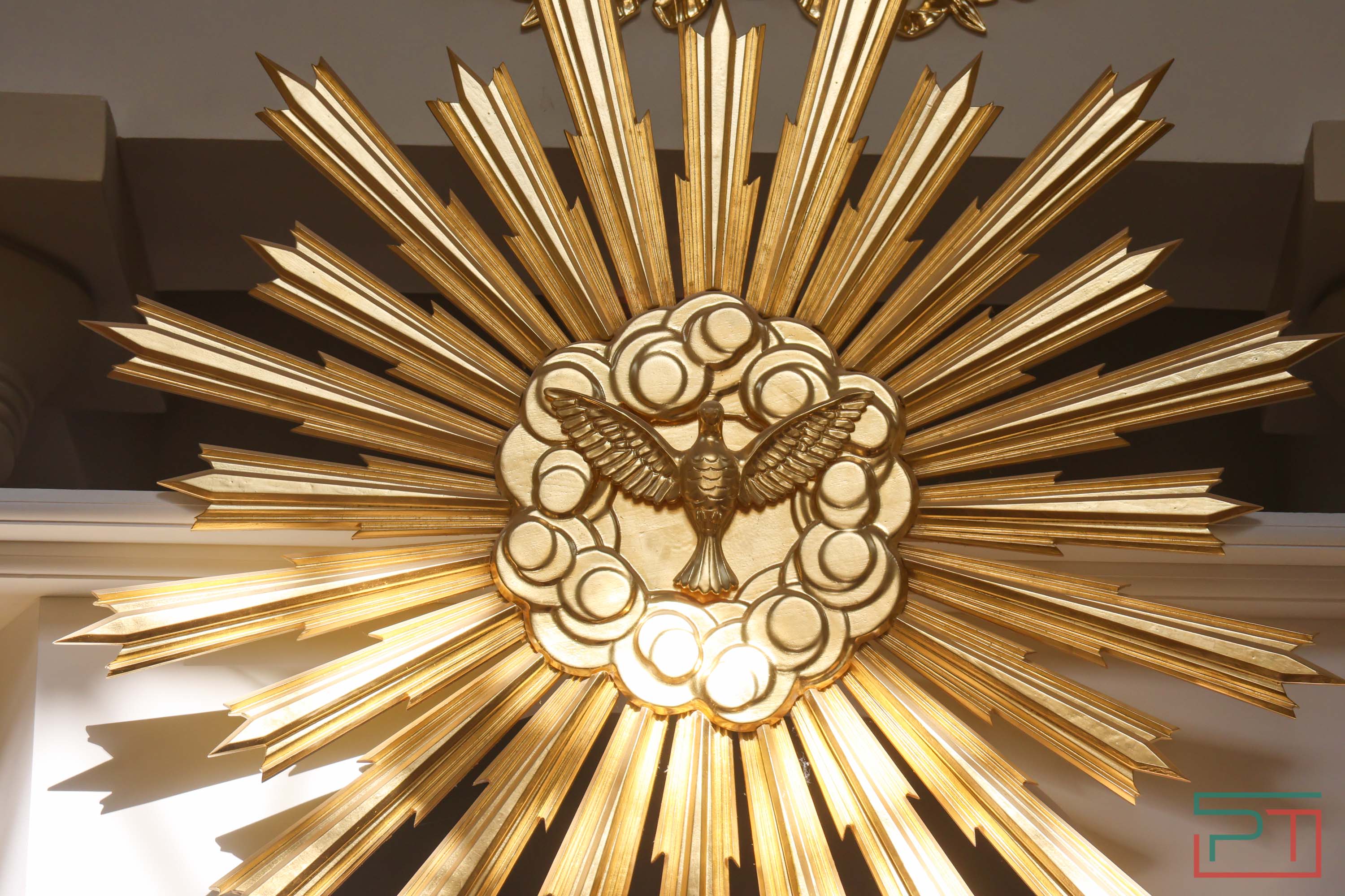 Первое богослужение в храме-памятнике