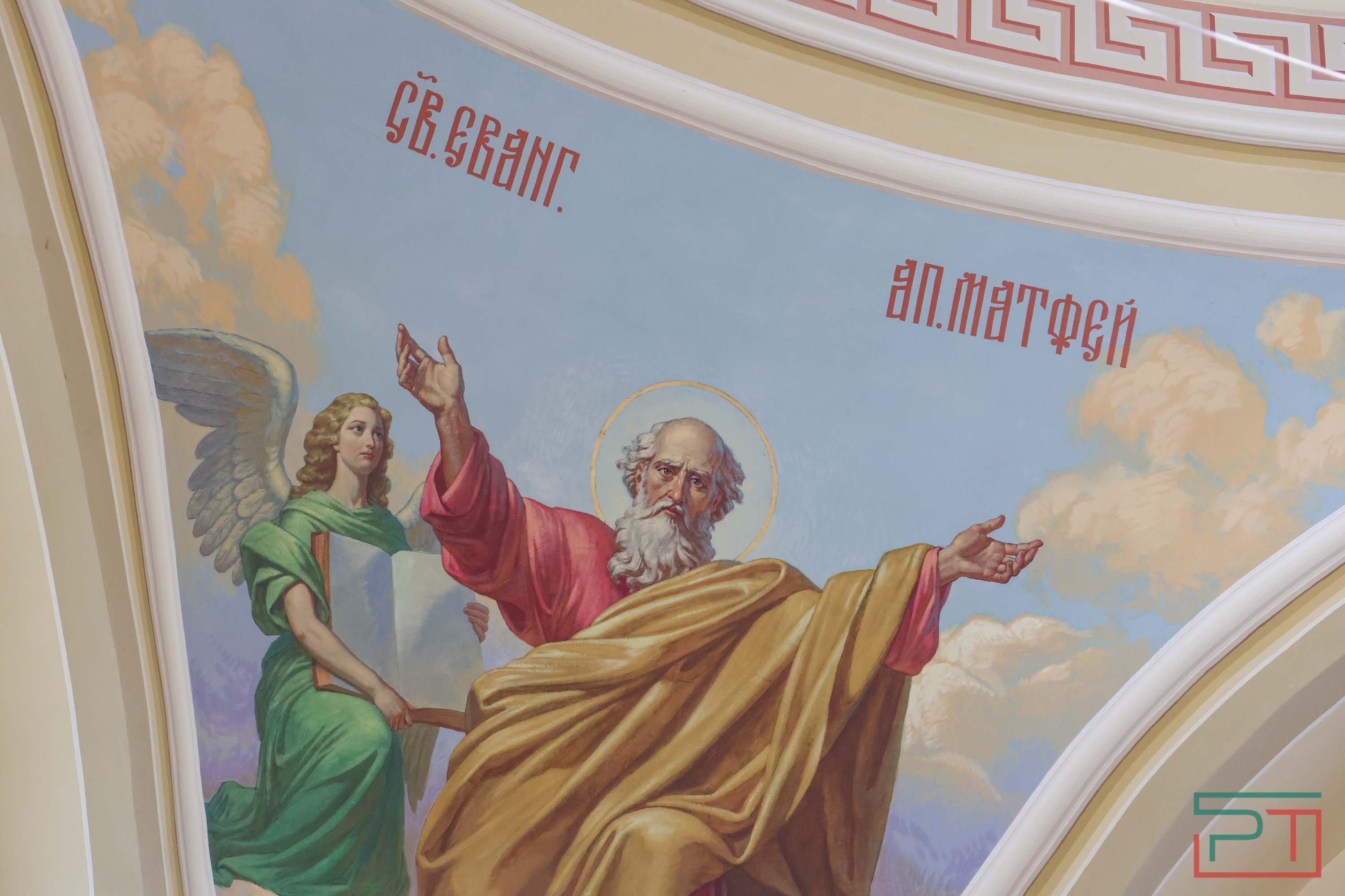 Первое богослужение в храме-памятнике