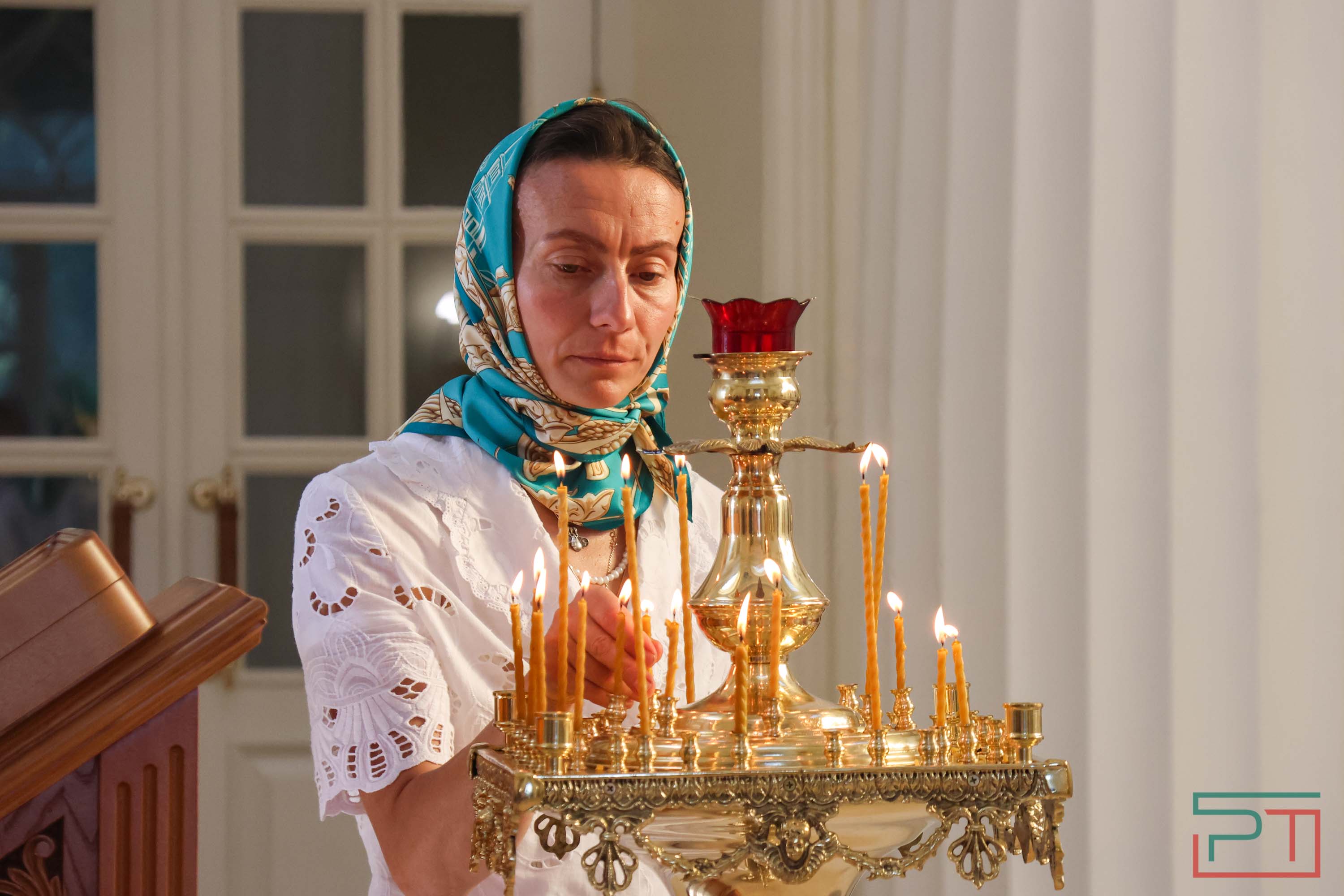 Первое богослужение в храме-памятнике