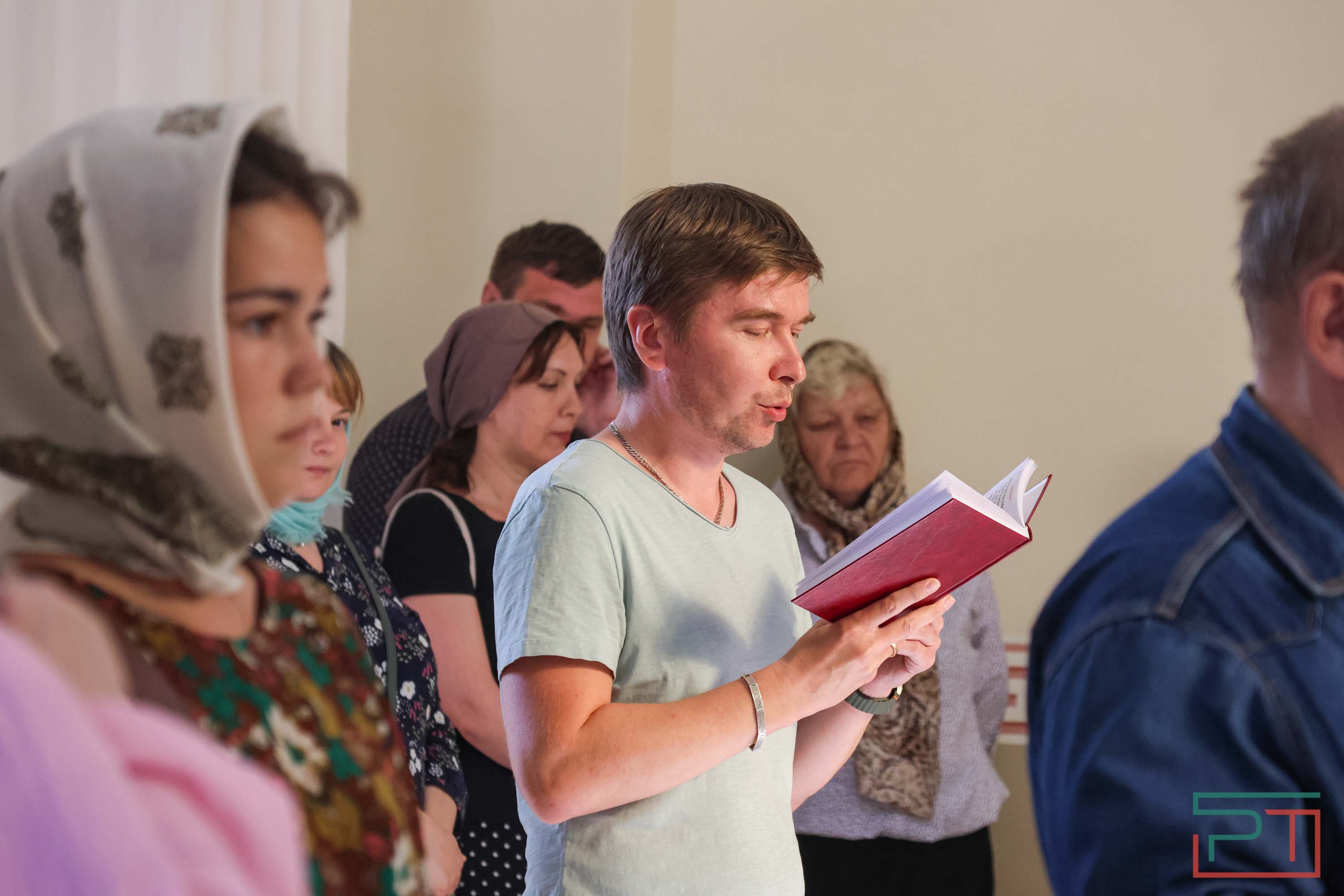 Первое богослужение в храме-памятнике