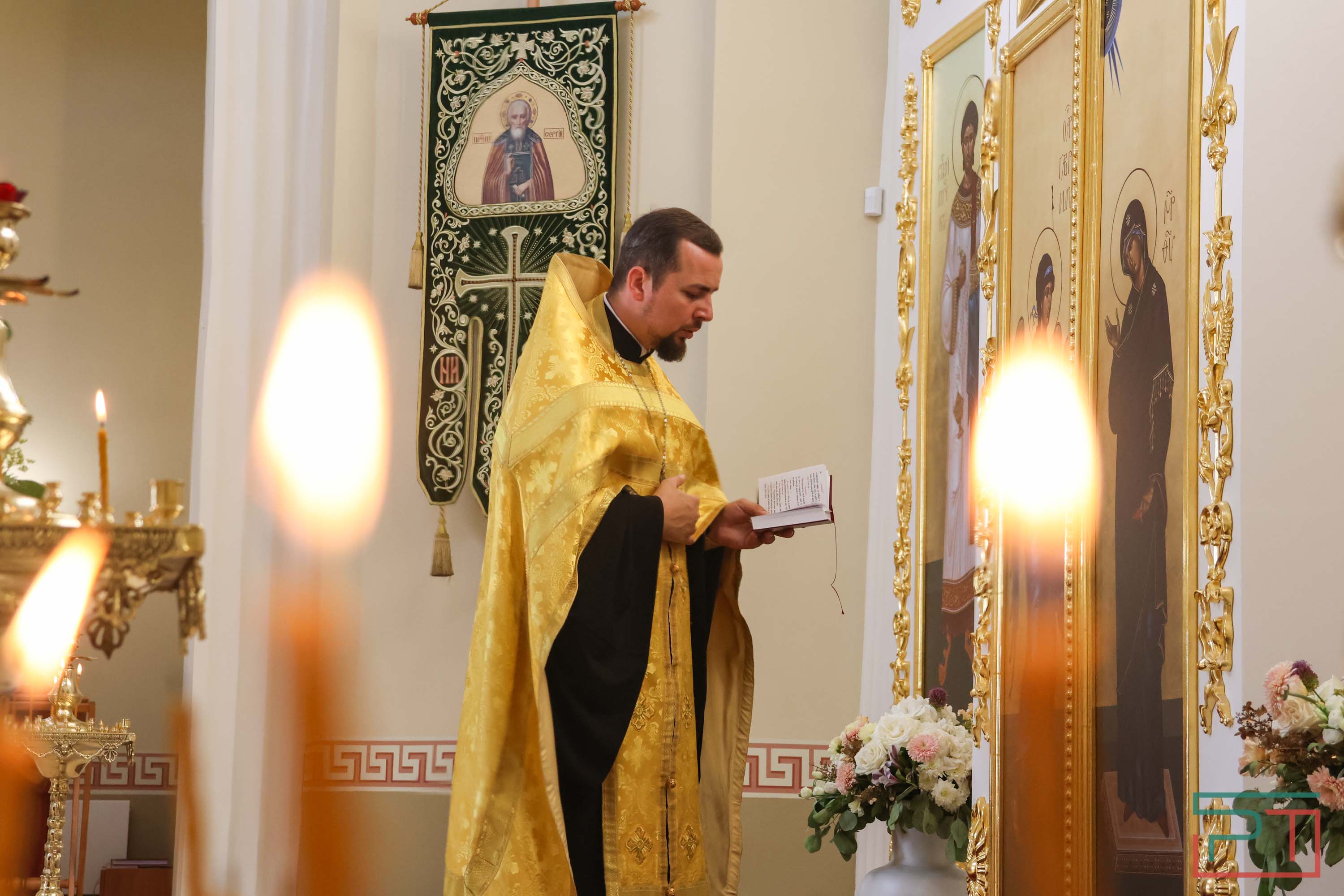 Первое богослужение в храме-памятнике